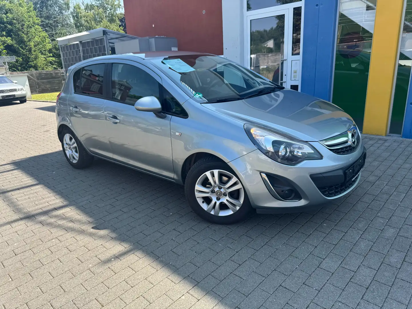 Opel Corsa 1.4 16V Color Edition Grijs - 1