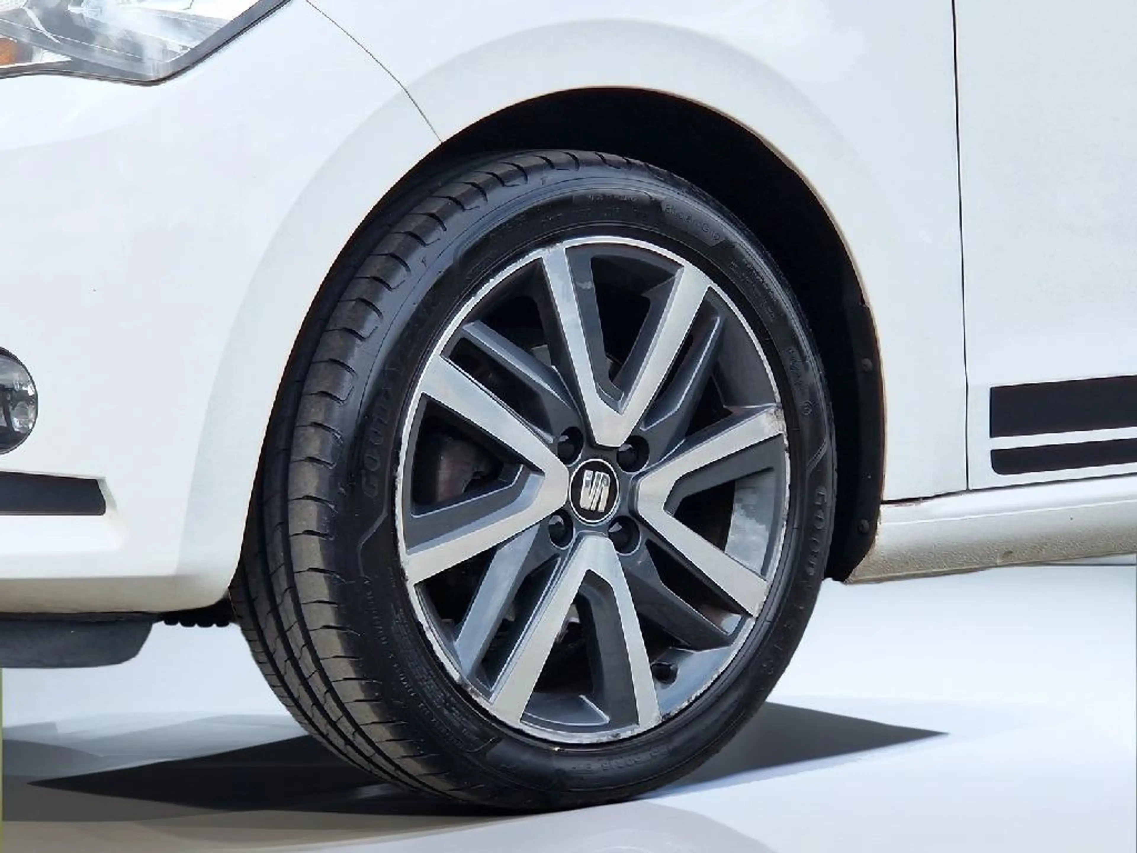 SEAT Mii 1.0 FR AIRCO CRUISE BEATS AUDIO PDC — photo 3
