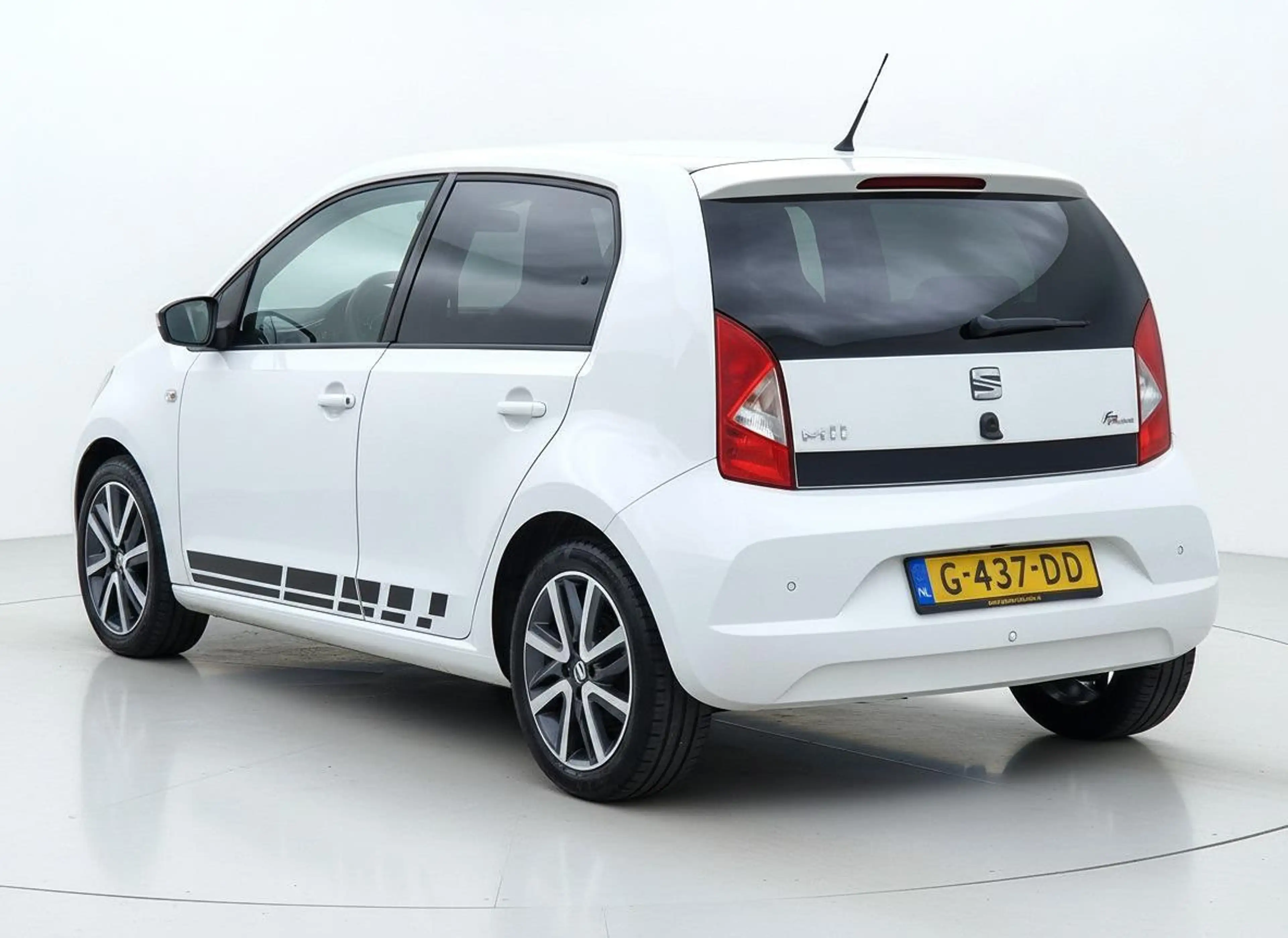 SEAT Mii 1.0 FR AIRCO CRUISE BEATS AUDIO PDC — photo 5