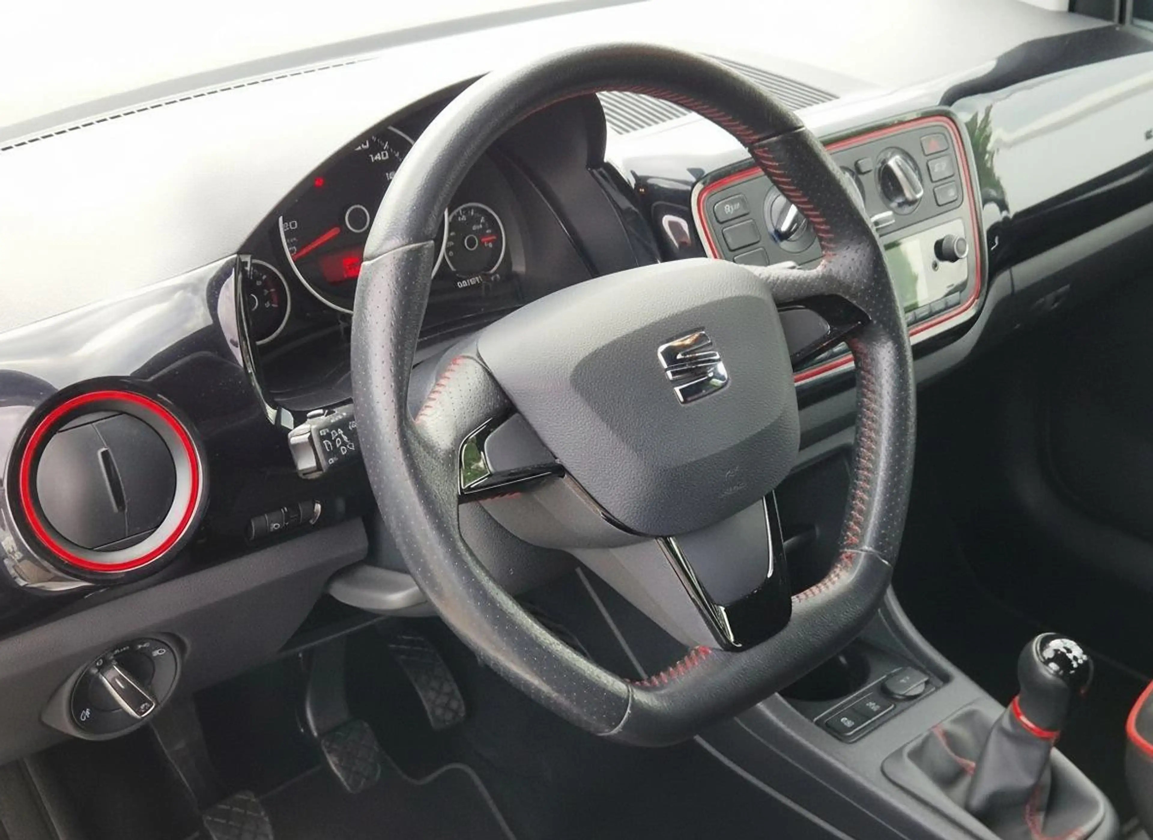 SEAT Mii 1.0 FR AIRCO CRUISE BEATS AUDIO PDC — photo 8