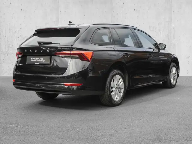 Skoda Octavia view 4