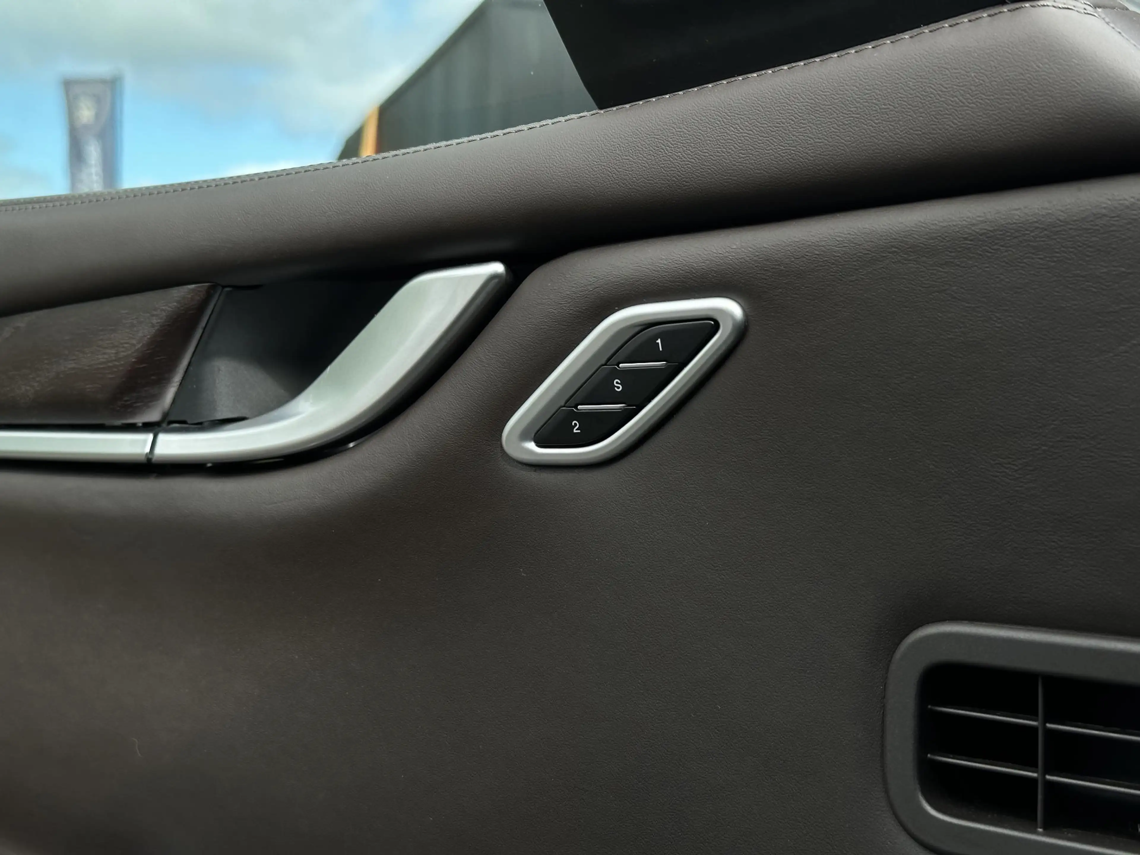 Maserati Ghibli 3.0 V6 D — photo 18
