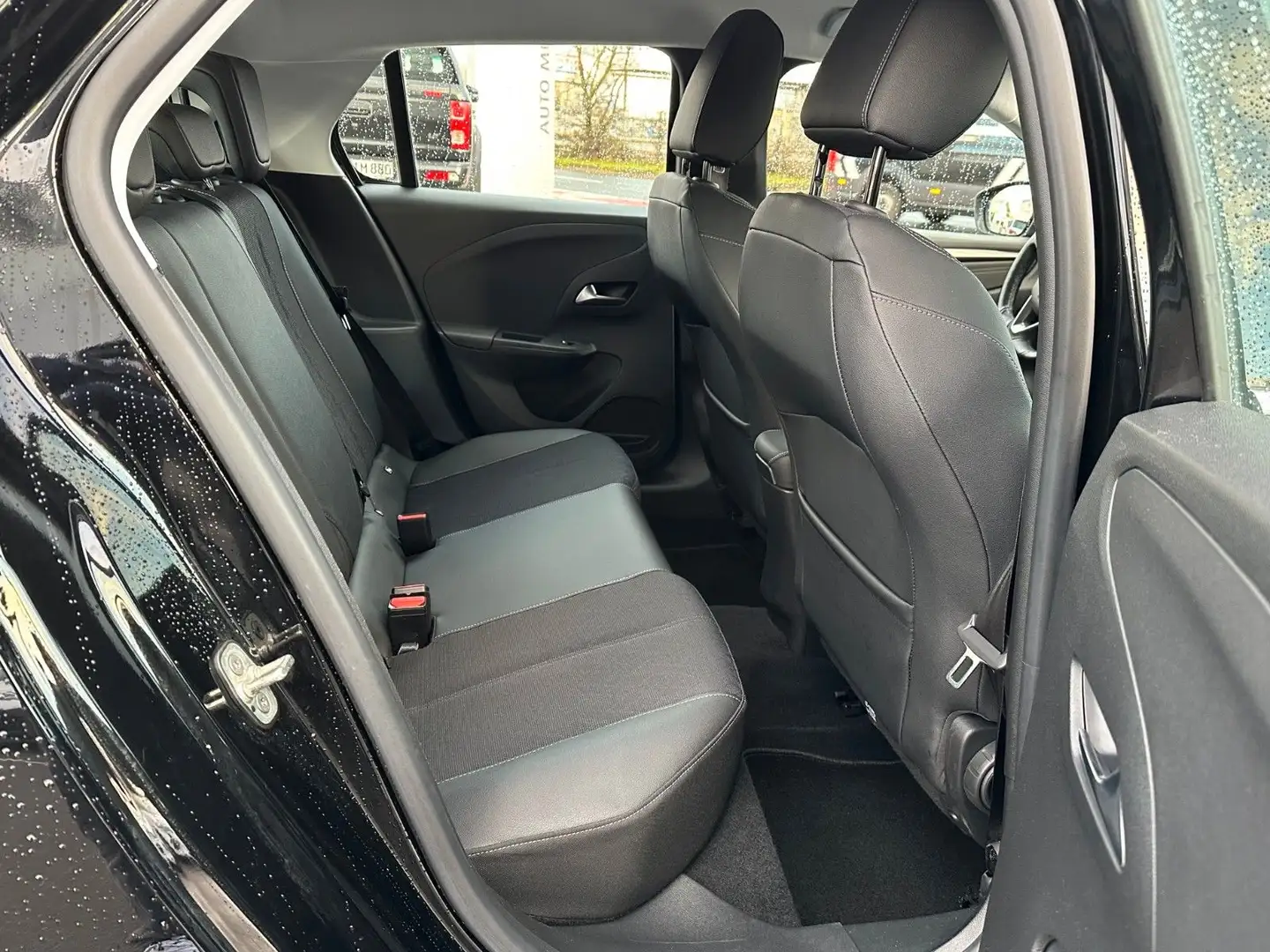 Opel Corsa F e Elegance (136PS) Navi, RFK, SHZ, LED Schwarz - 2