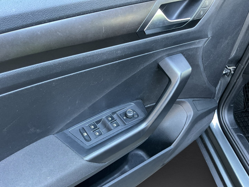 Volkswagen T-Roc Design TSI — photo 16