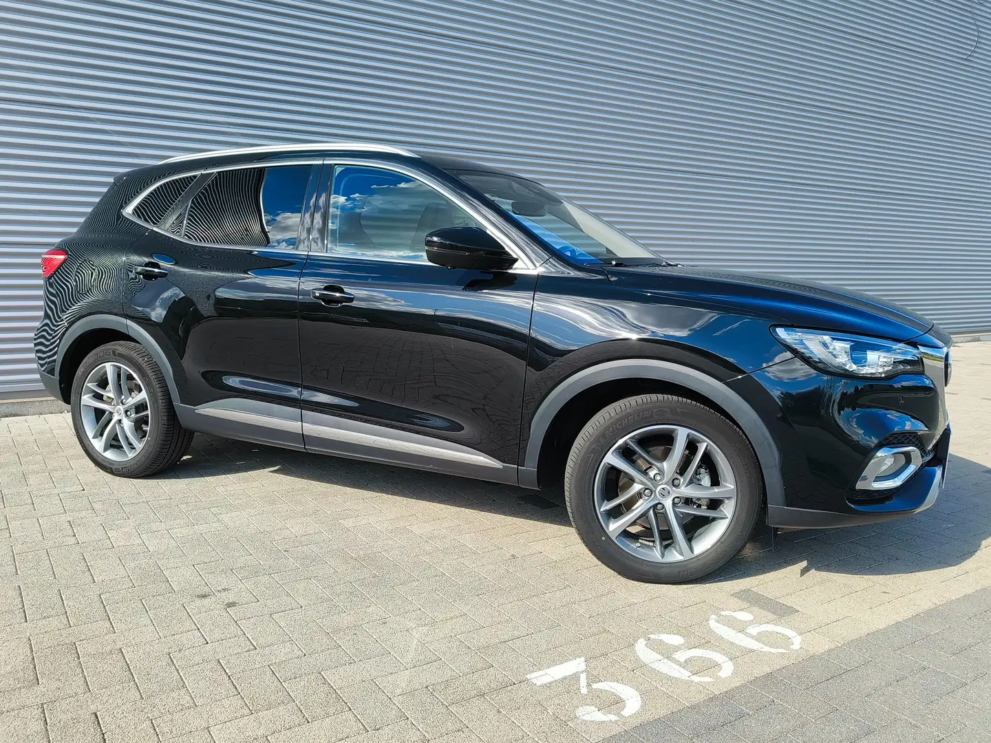 MG EHS PHEV Luxury - Panoramisch Open Dak Zwart - 2