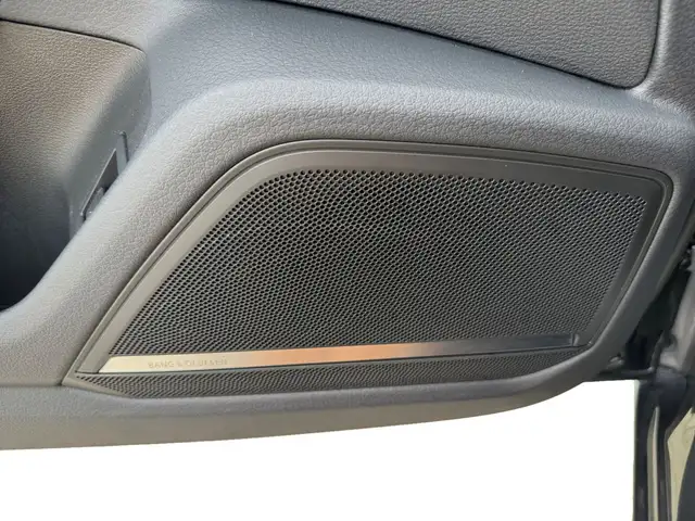 Audi A6 view 11