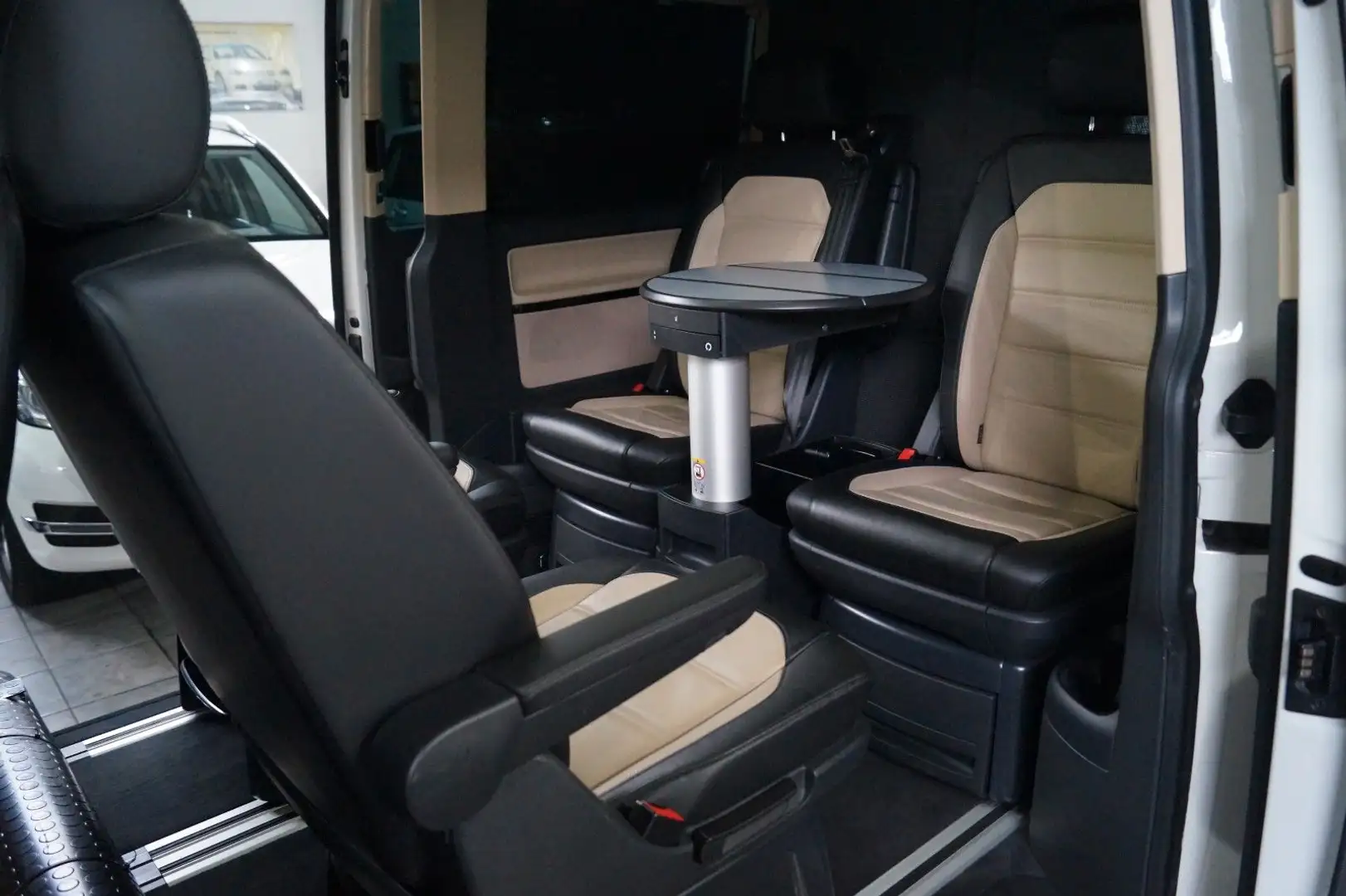 Volkswagen T6 Multivan Highline*Leder*AKH*KAMERA*PDC*SH - 2
