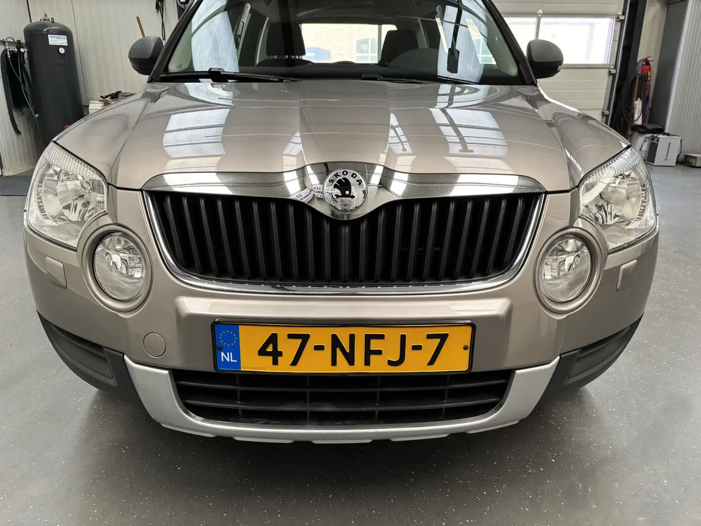 Skoda Yeti 1.2 TSI Active Plus KEURIGE AUTO Beige - 2