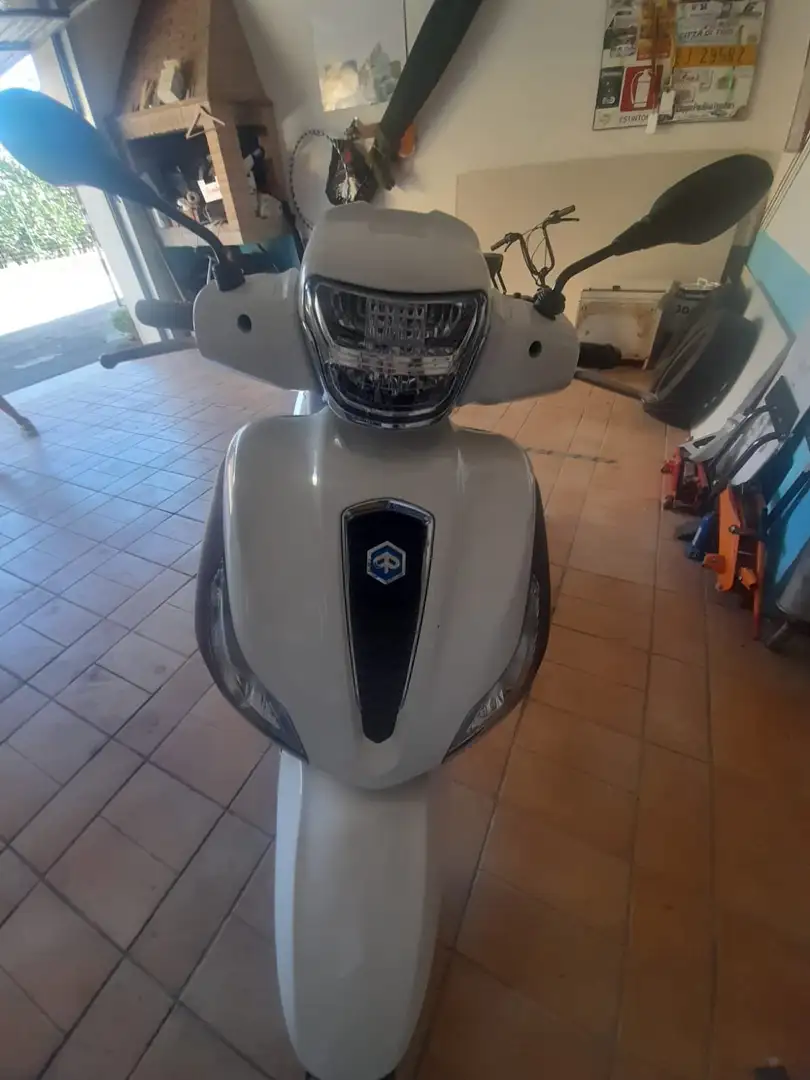 Piaggio Medley 150 abs s bijela - 1