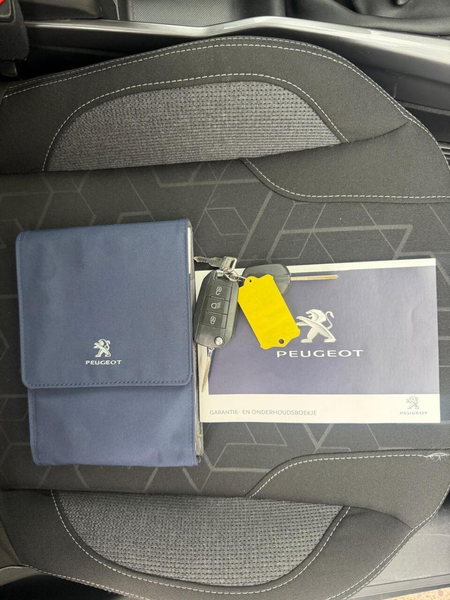 Peugeot 2008 1.2 Blue Lion/AIRCO/PANO/TREKH/CARPLAY/APK/NAP — photo 22