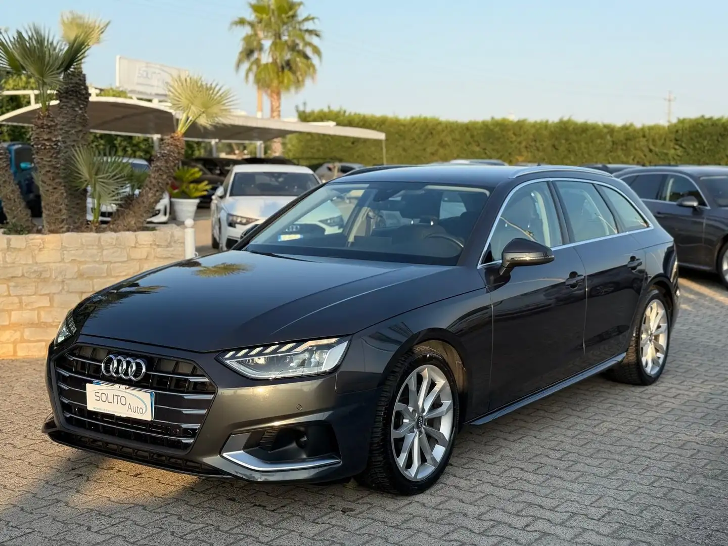 Audi A4 Avant 30 2.0 tdi MHV Advanced S-tronic *Matrix Grijs - 1