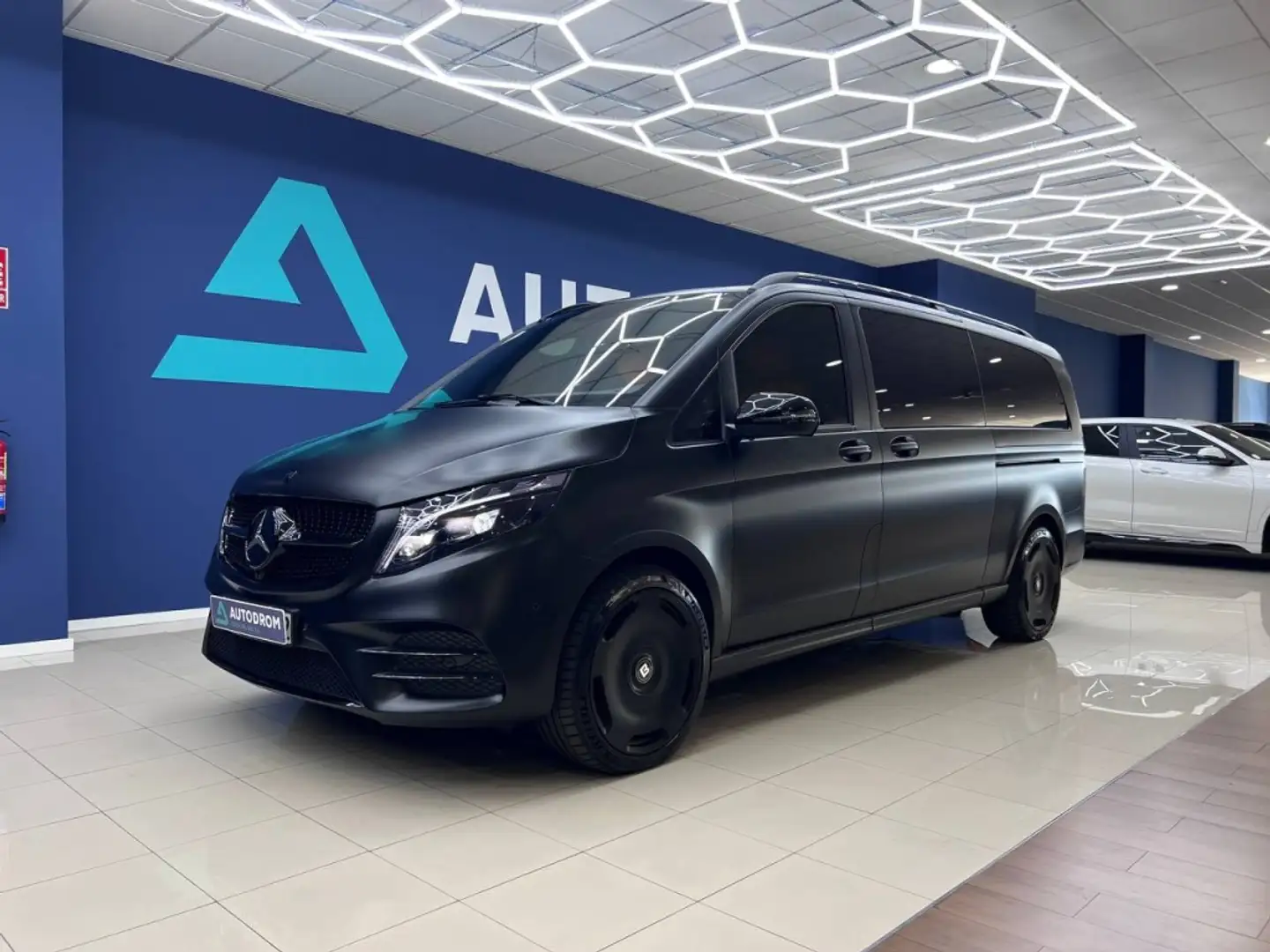 Mercedes-Benz V 300d Extralargo Avantgarde Zwart - 1