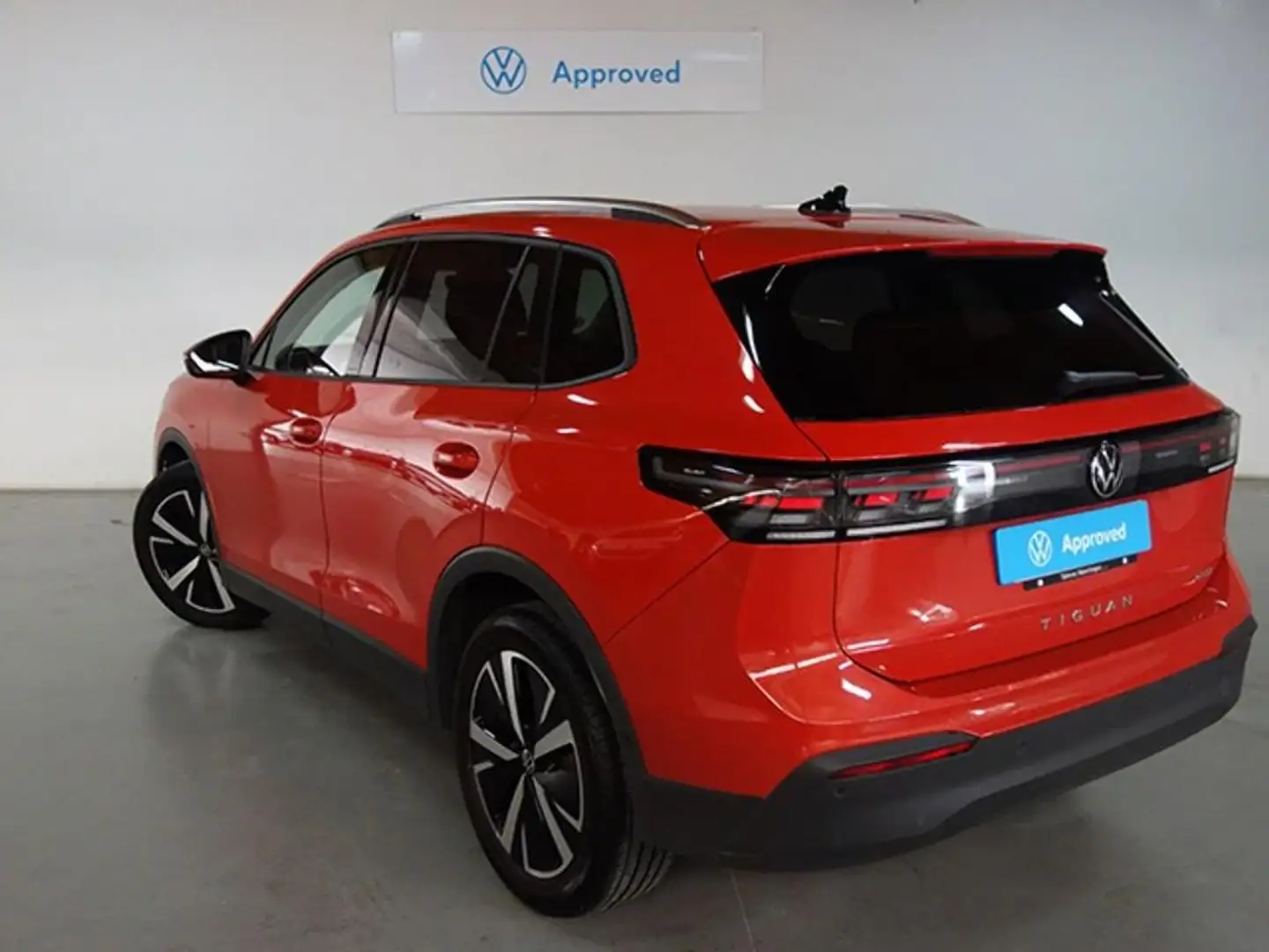 Volkswagen Tiguan 1.5 eTSI Más DSG 110kW Rojo - 2
