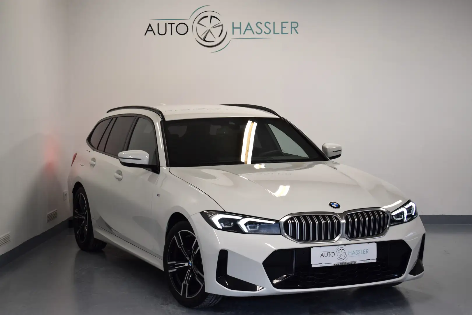 BMW 318 i Touring M-Sport Aut. LCI II Weiß - 2