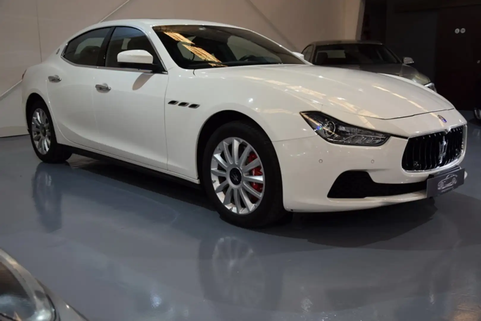Maserati Ghibli Aut. 350 Blanco - 1