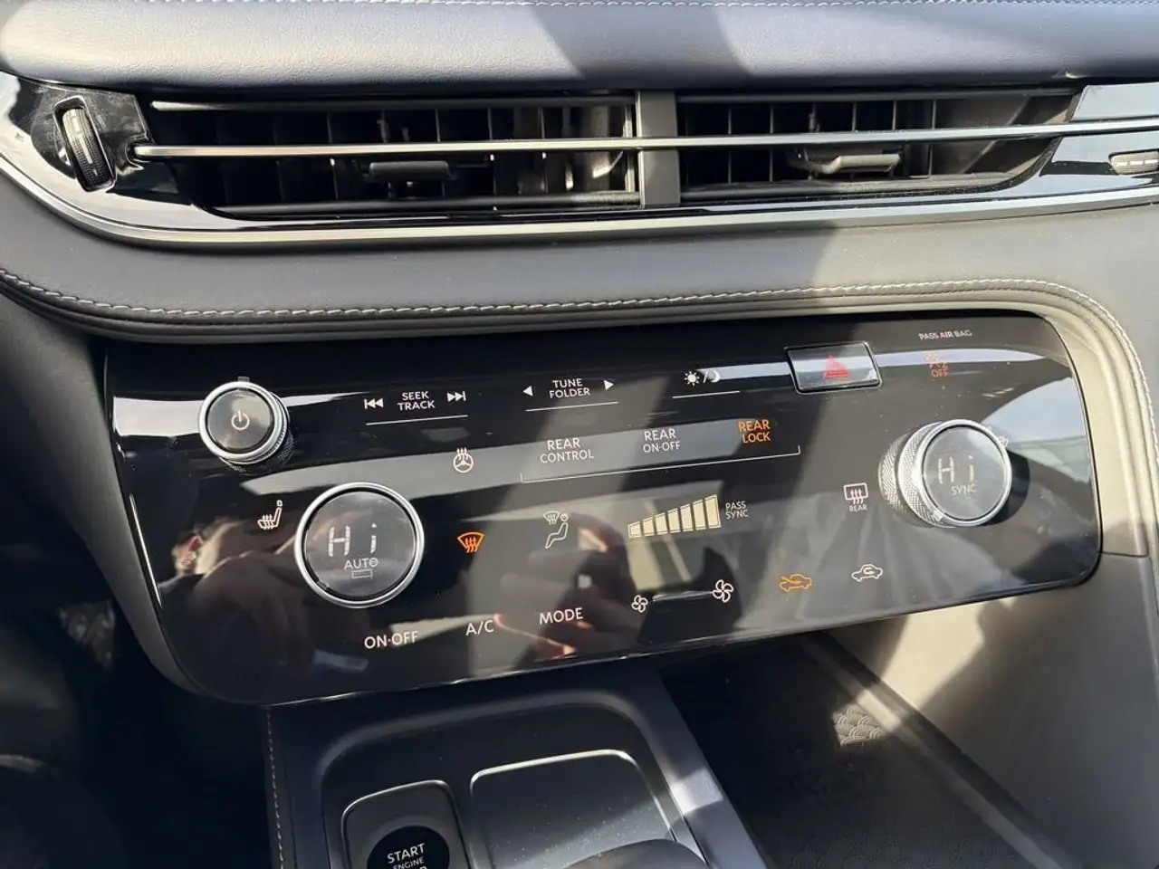Infiniti QX60 снимка Infiniti QX60