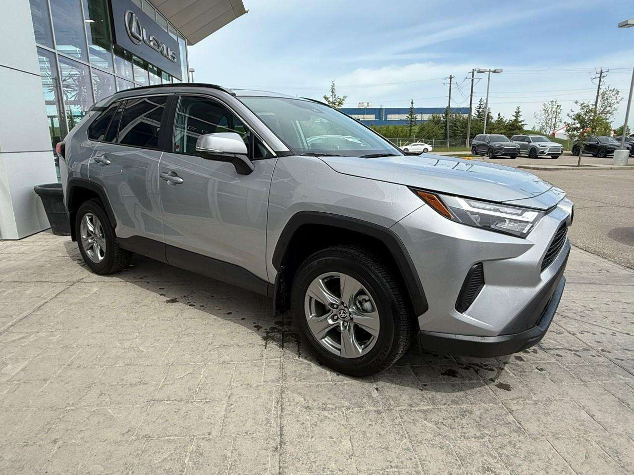 2023 Toyota RAV4 XLE RAV 4 XLE / ONE OWNER / NO ACCIDENTS / MOONROO — снимка 1