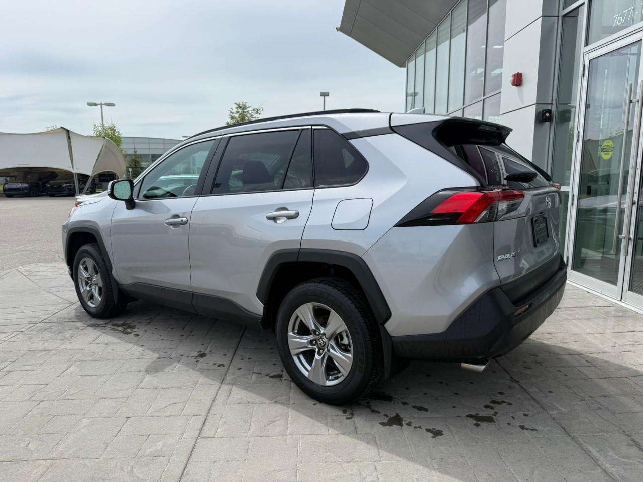 2023 Toyota RAV4 XLE RAV 4 XLE / ONE OWNER / NO ACCIDENTS / MOONROO — снимка 1