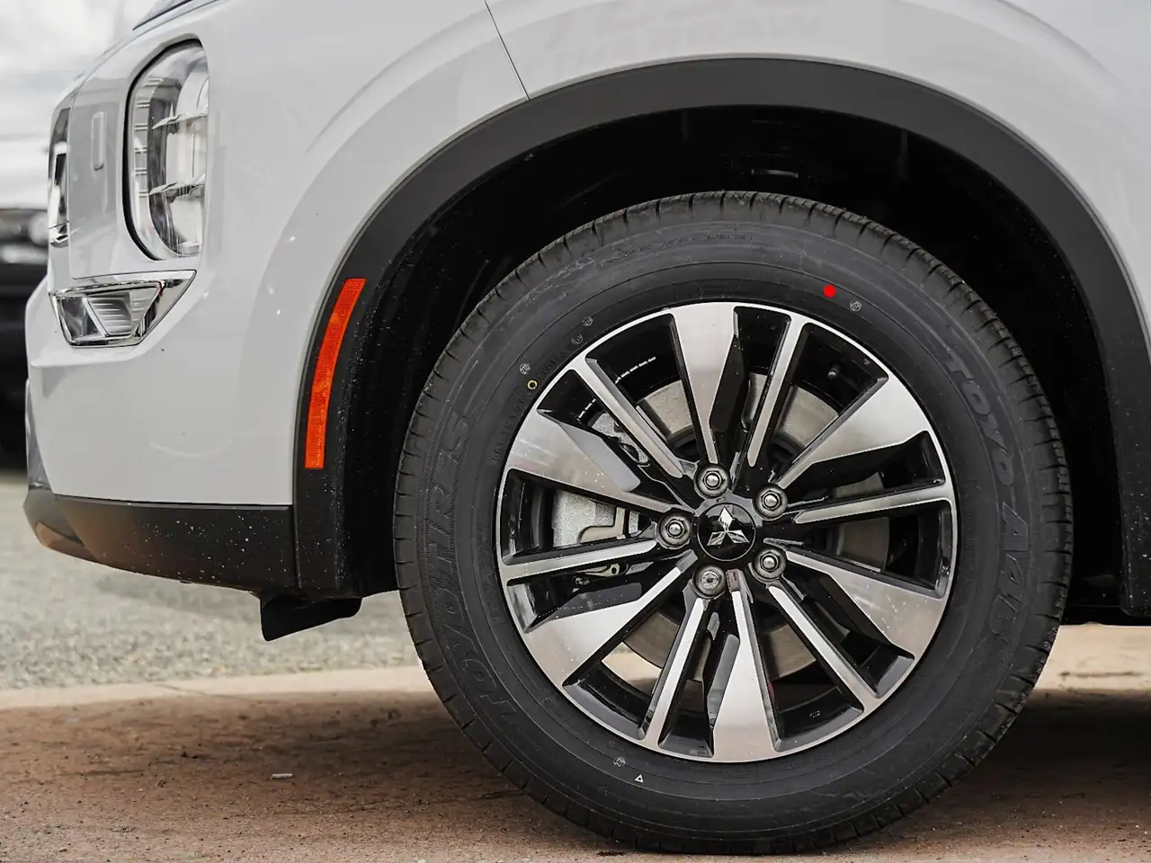 Mitsubishi Outlander снимка Mitsubishi Outlander