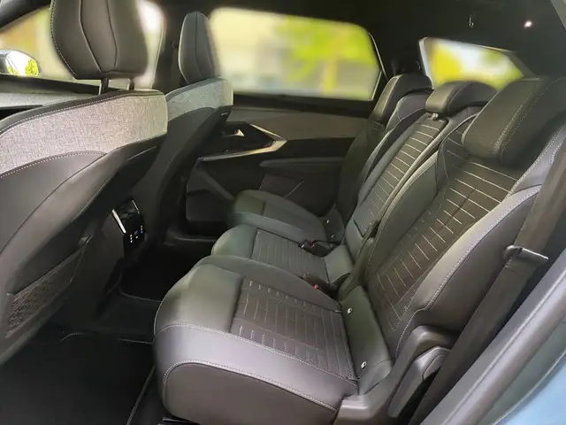 Peugeot 5008 Electro 230 Long Range GT 98kWh ACC+AHK+Pano Ansicht 9