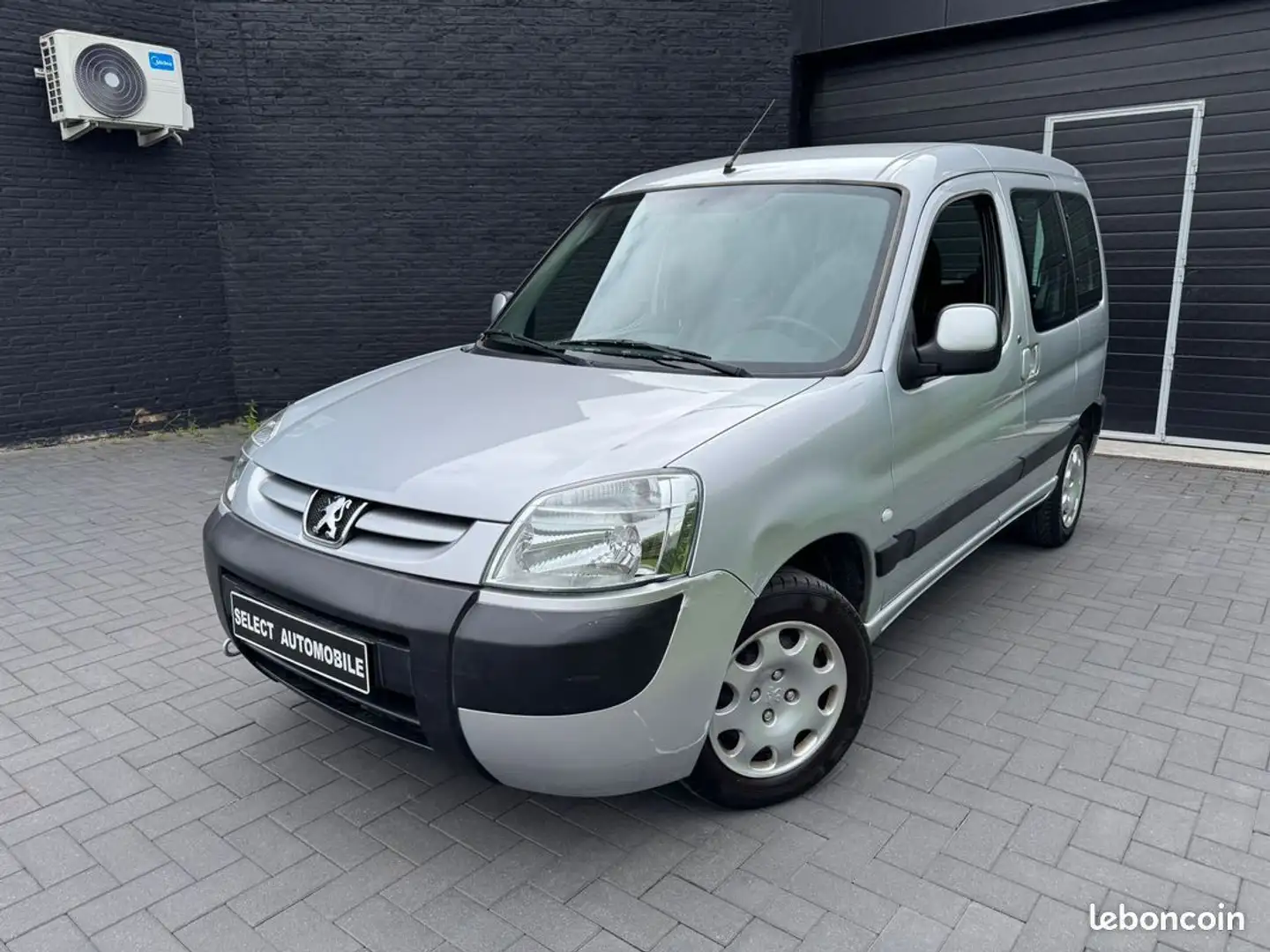 Peugeot Partner 1.4 essence 75ch faible kilométrage garanti Šedá - 1