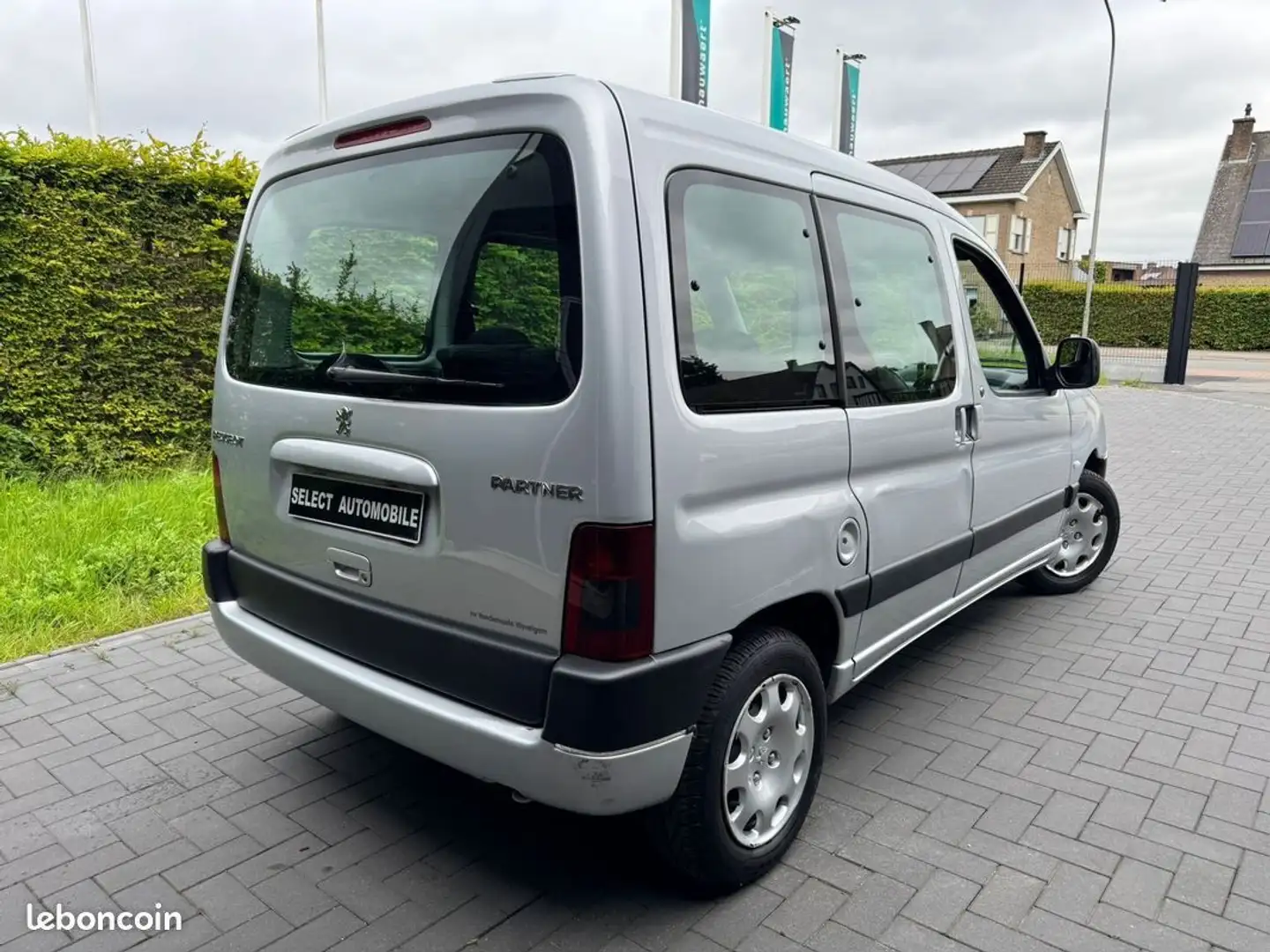 Peugeot Partner 1.4 essence 75ch faible kilométrage garanti Šedá - 2