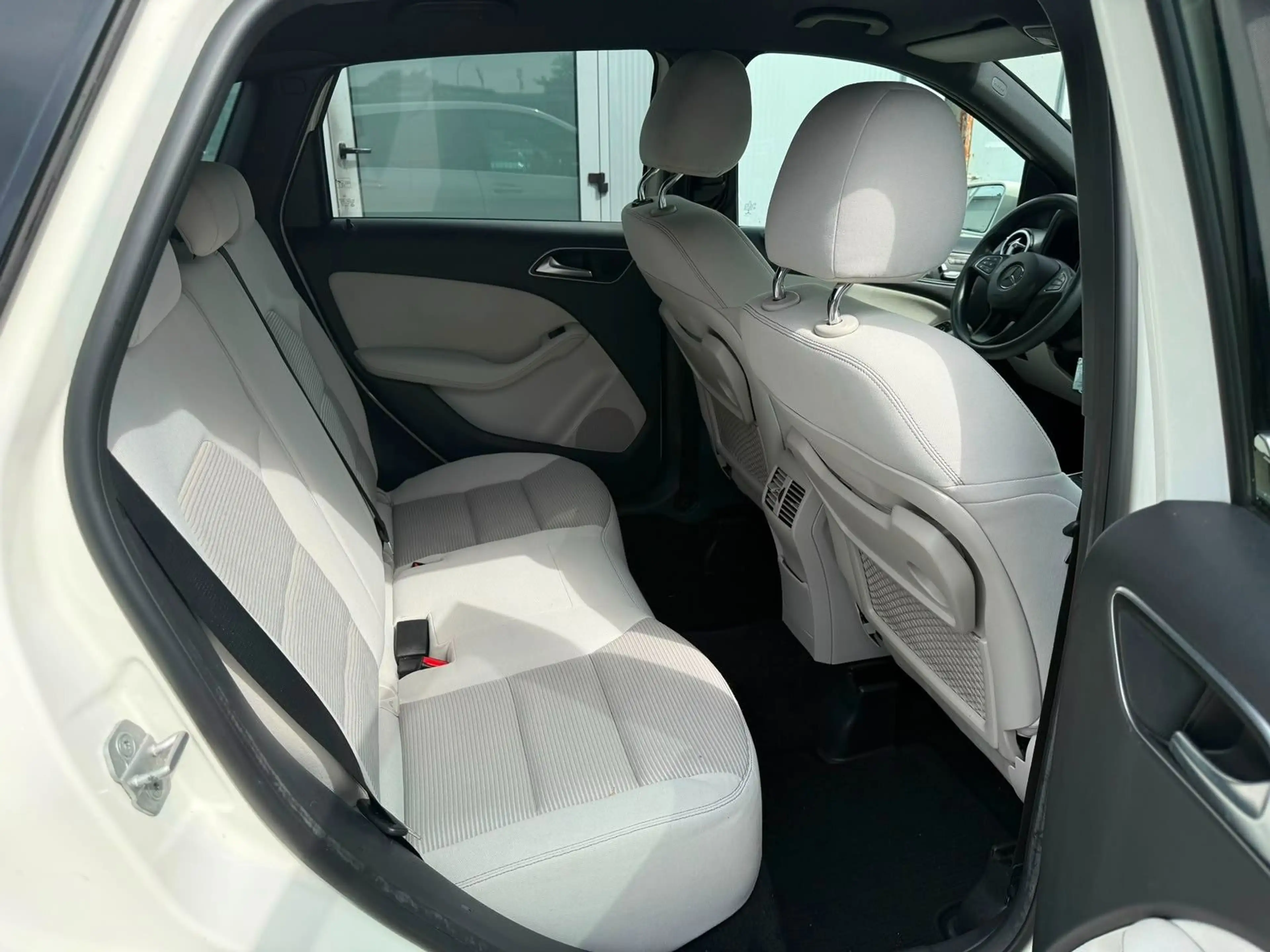 Mercedes-Benz B 220 CDI LED Automatik Navi — photo 11