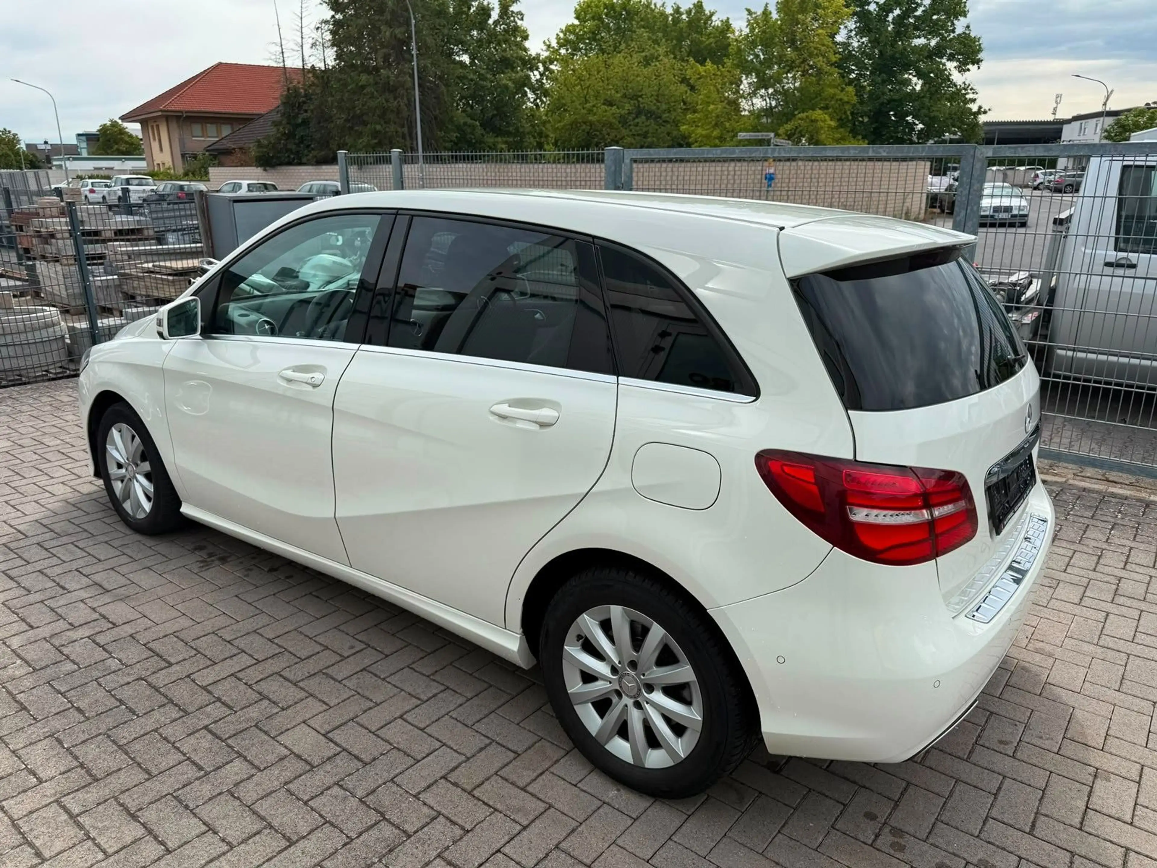 Mercedes-Benz B 220 CDI LED Automatik Navi — photo 6