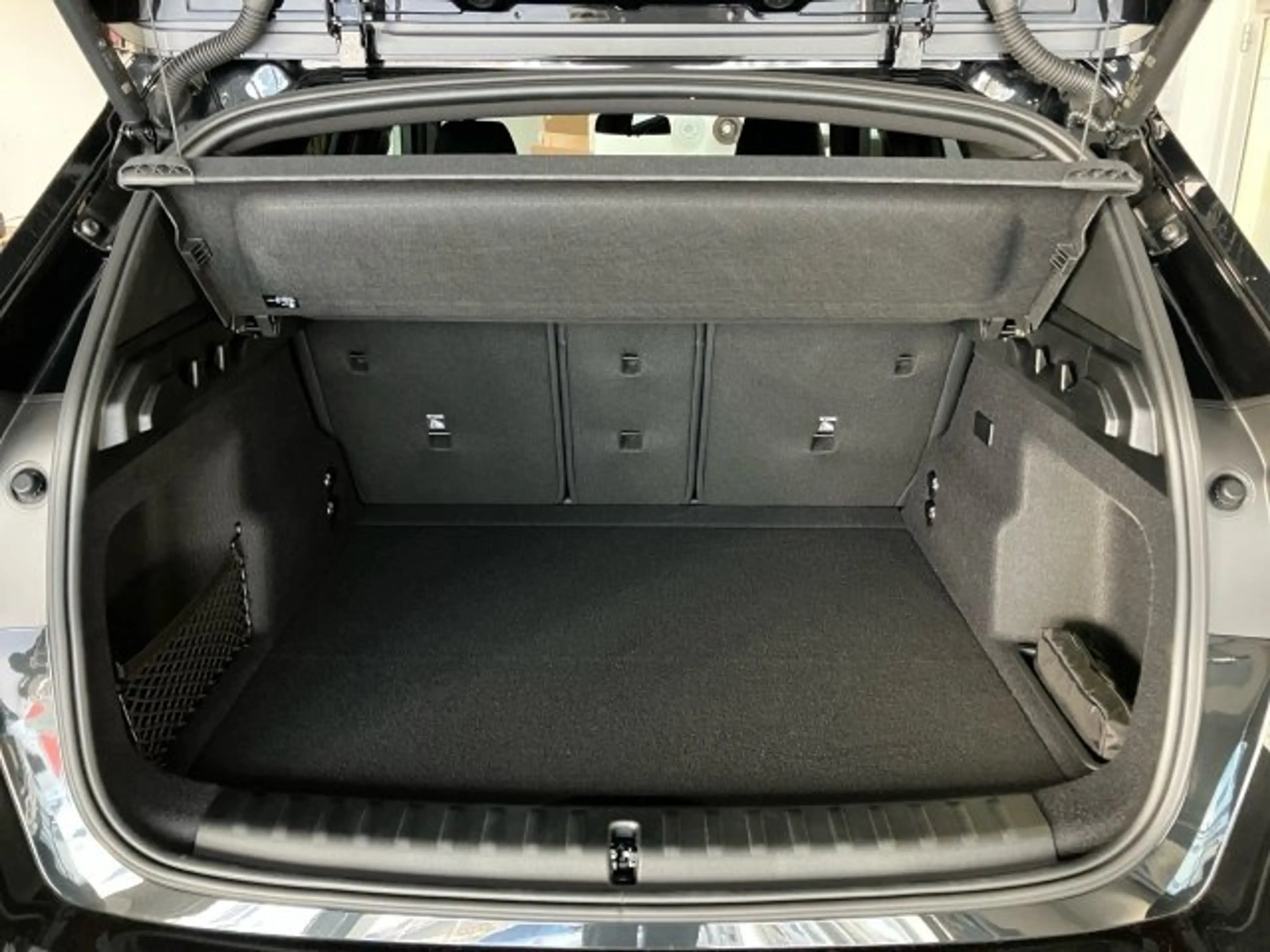 BMW iX1 eDrive20 U11 HB0 — photo 13