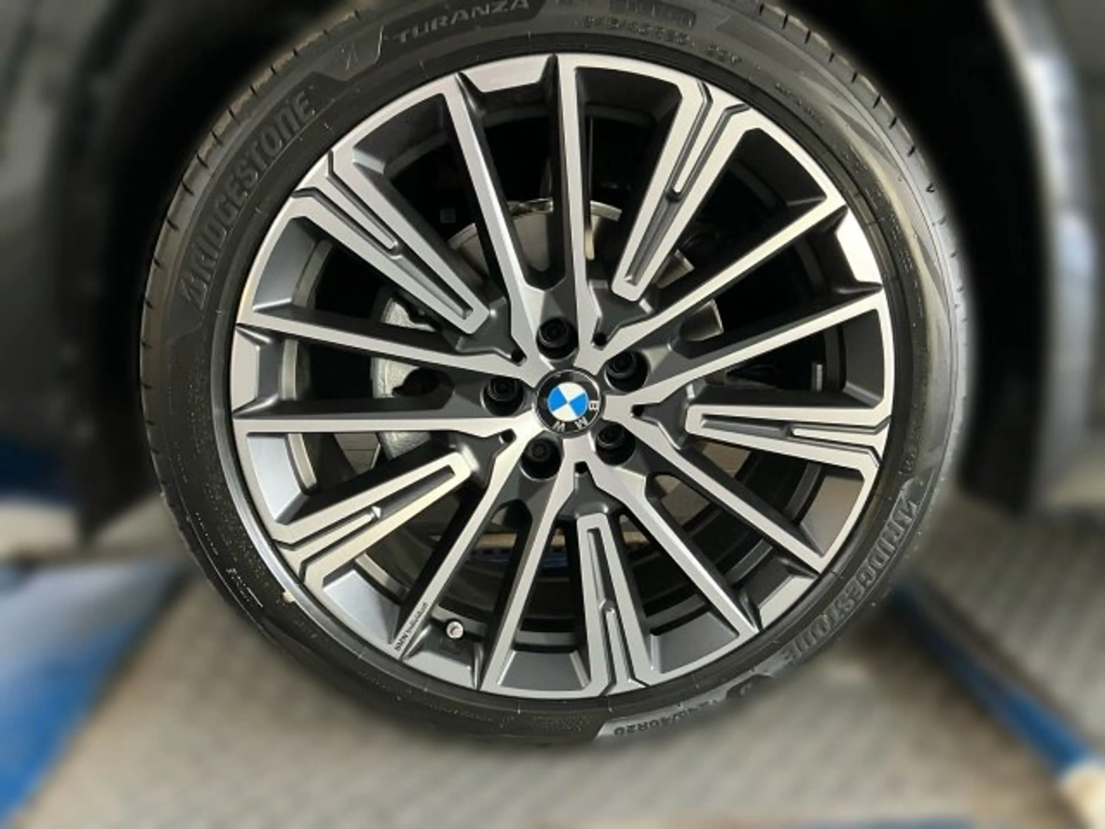 BMW iX1 eDrive20 U11 HB0 — photo 7