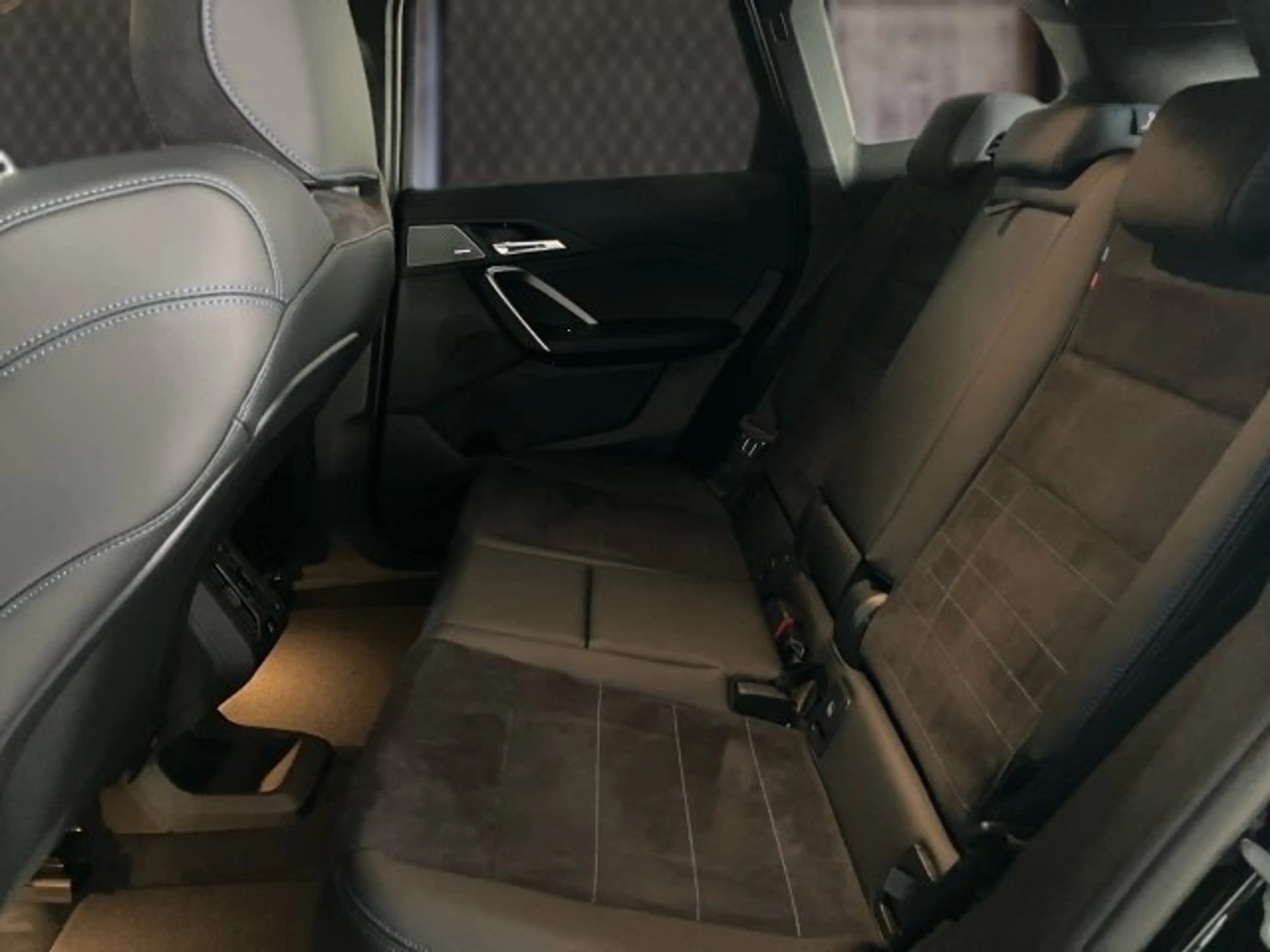 BMW iX1 eDrive20 U11 HB0 — photo 12