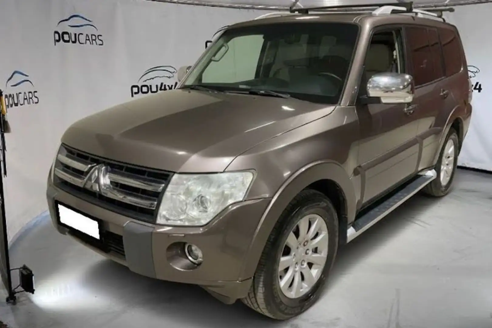 Mitsubishi Montero 3.2DI-D Motion 5A/T Braun - 2