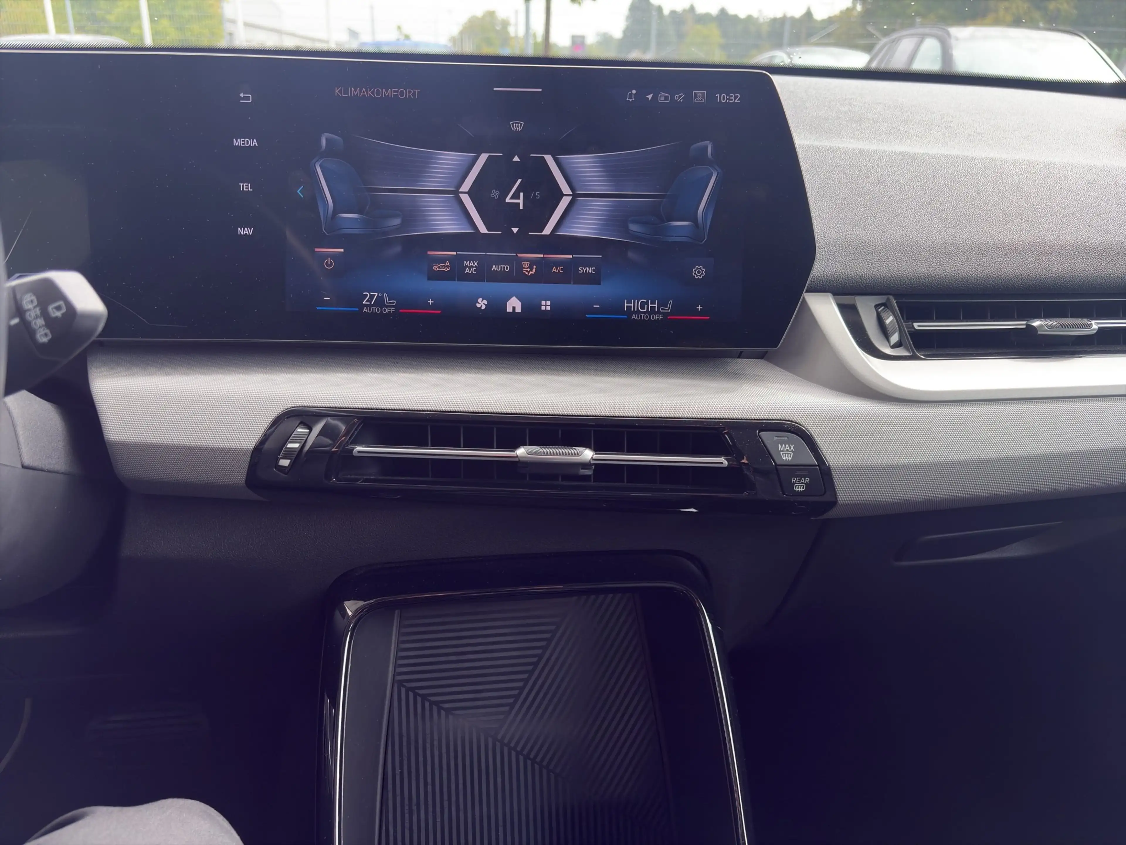 BMW iX1 xDrive30 Rückfahrkam. Sitzheiz. Sitzmassage — photo 9