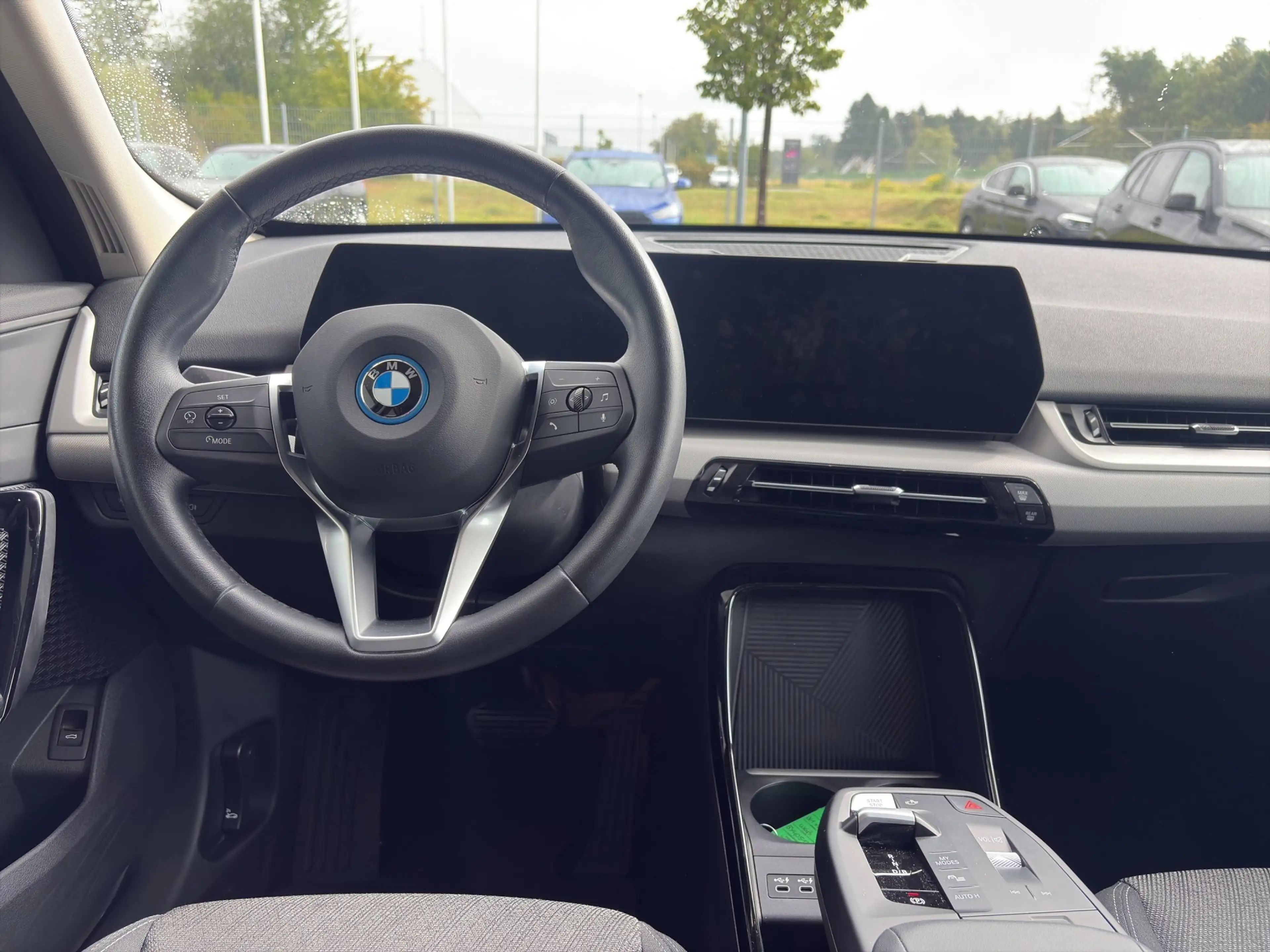 BMW iX1 xDrive30 Rückfahrkam. Sitzheiz. Sitzmassage — photo 2