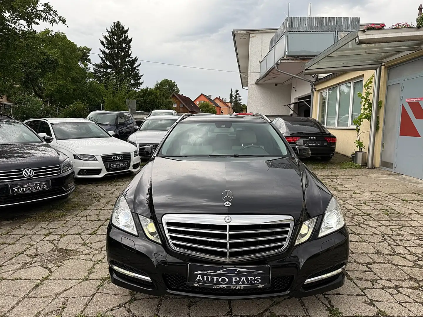 Mercedes-Benz E 200 CDI T Aut. Avantgarde-VOLL-SEHR GEPFLEGT-MULTIK... Zwart - 2