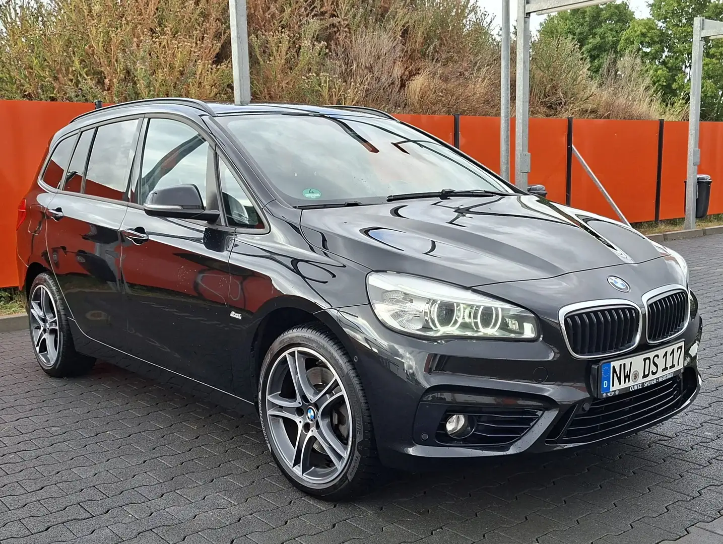 BMW 220 220d Gran Tourer Aut. Sport Line Černá - 1