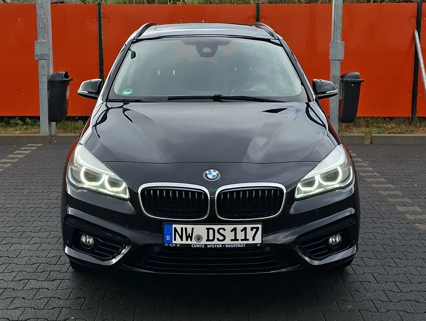 BMW 220 220d Gran Tourer Aut. Sport Line Černá - 2