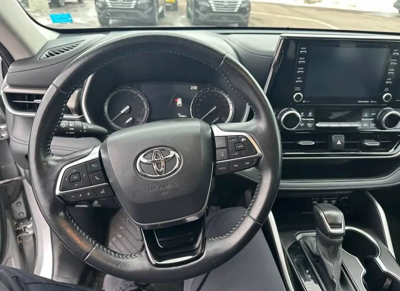 Toyota Highlander снимка Toyota Highlander