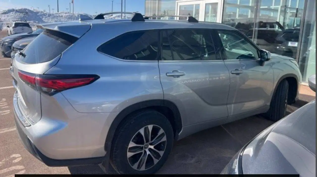 Toyota Highlander снимка Toyota Highlander