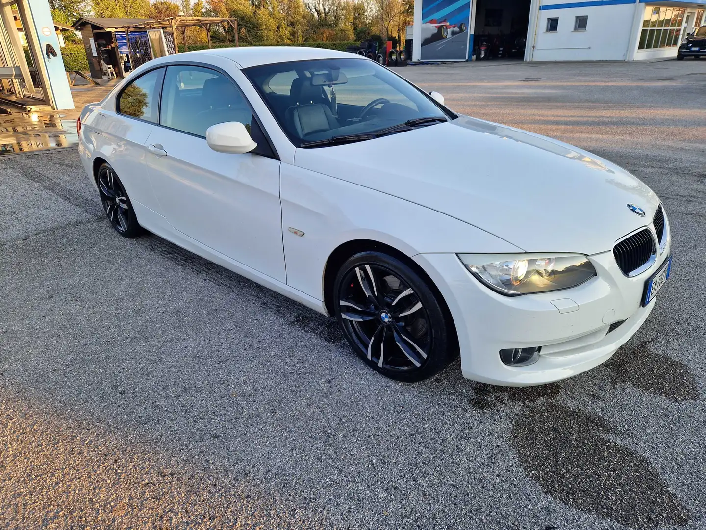 BMW 320 Serie 3 E92 Coupe 320d Coupe Attiva 184cv Bianco - 1