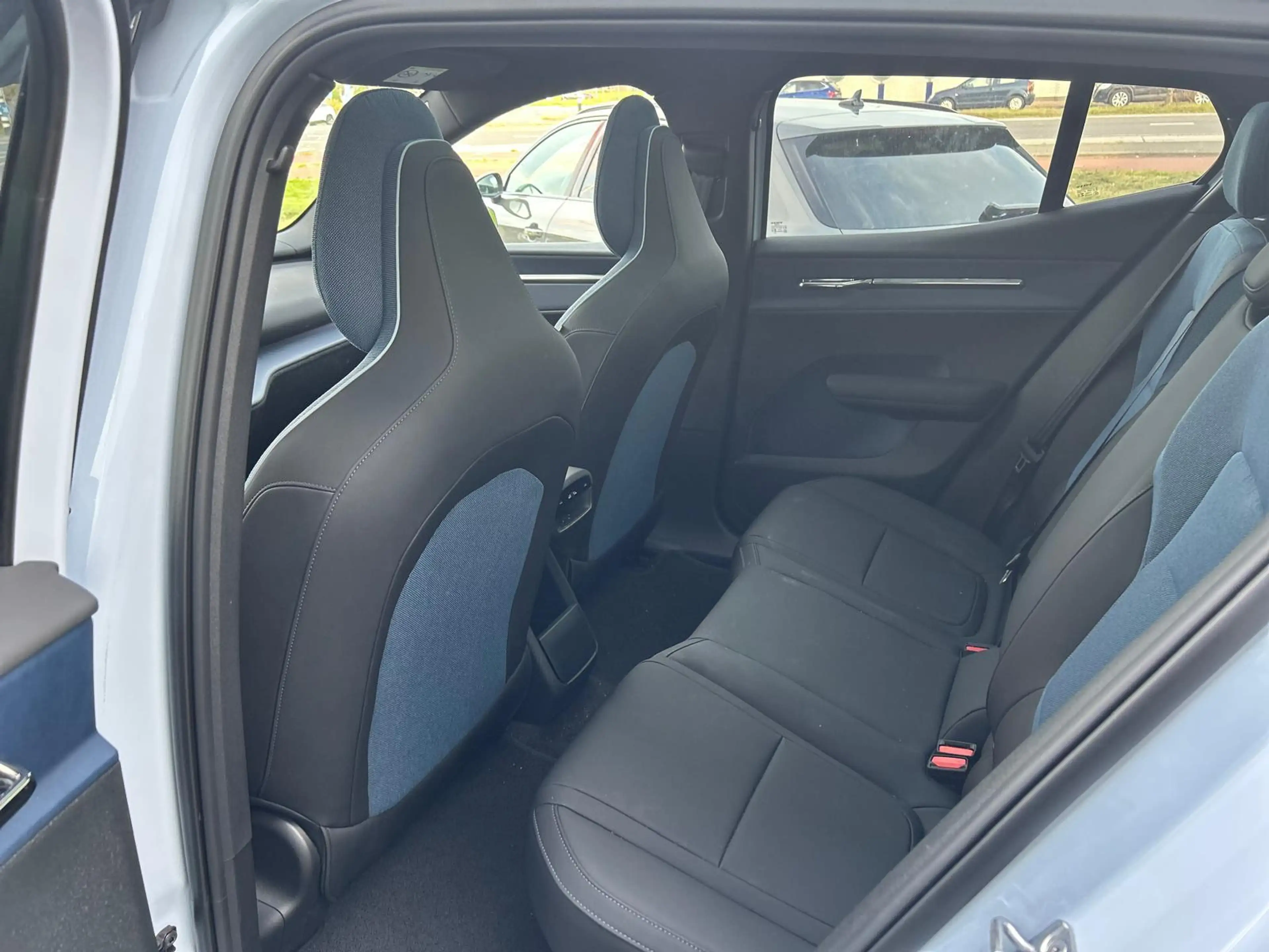 Volvo EX30 Twin Motor Performance Ultra 69 kWh |NAP|DOH|1e ei — photo 3