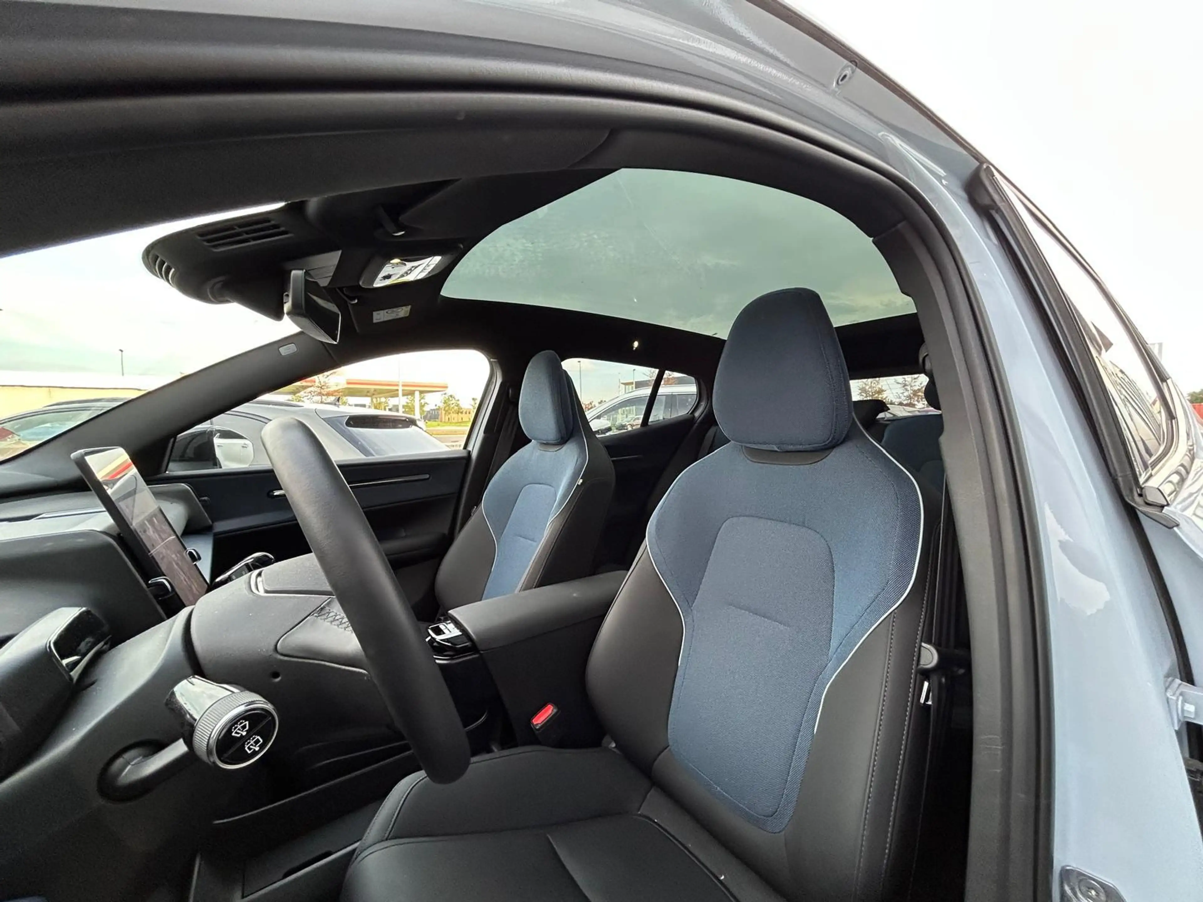 Volvo EX30 Twin Motor Performance Ultra 69 kWh |NAP|DOH|1e ei — photo 4