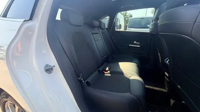 Mercedes-Benz B-Class view 12