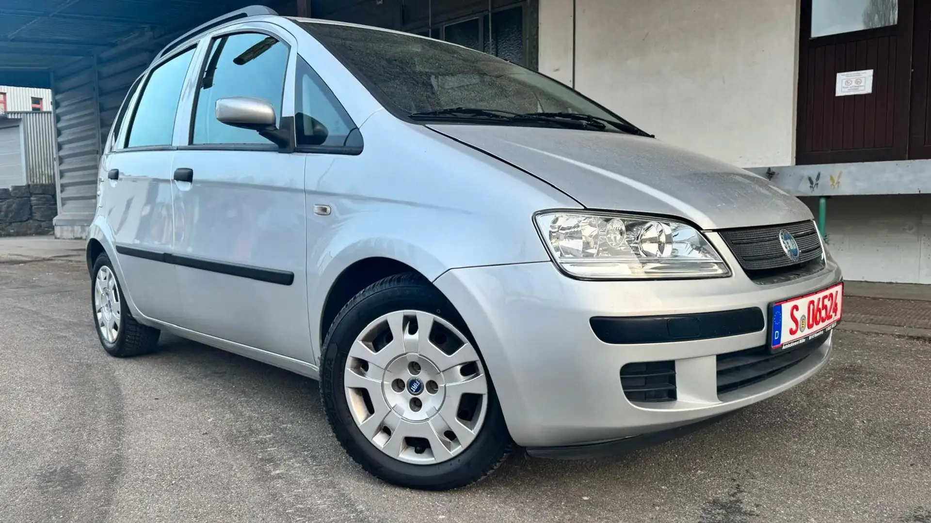 Fiat Idea 1.4+TÜV+GARANTIE+PARKS+KLIMA+5TÜRIG+SITZH+ Plateado - 1