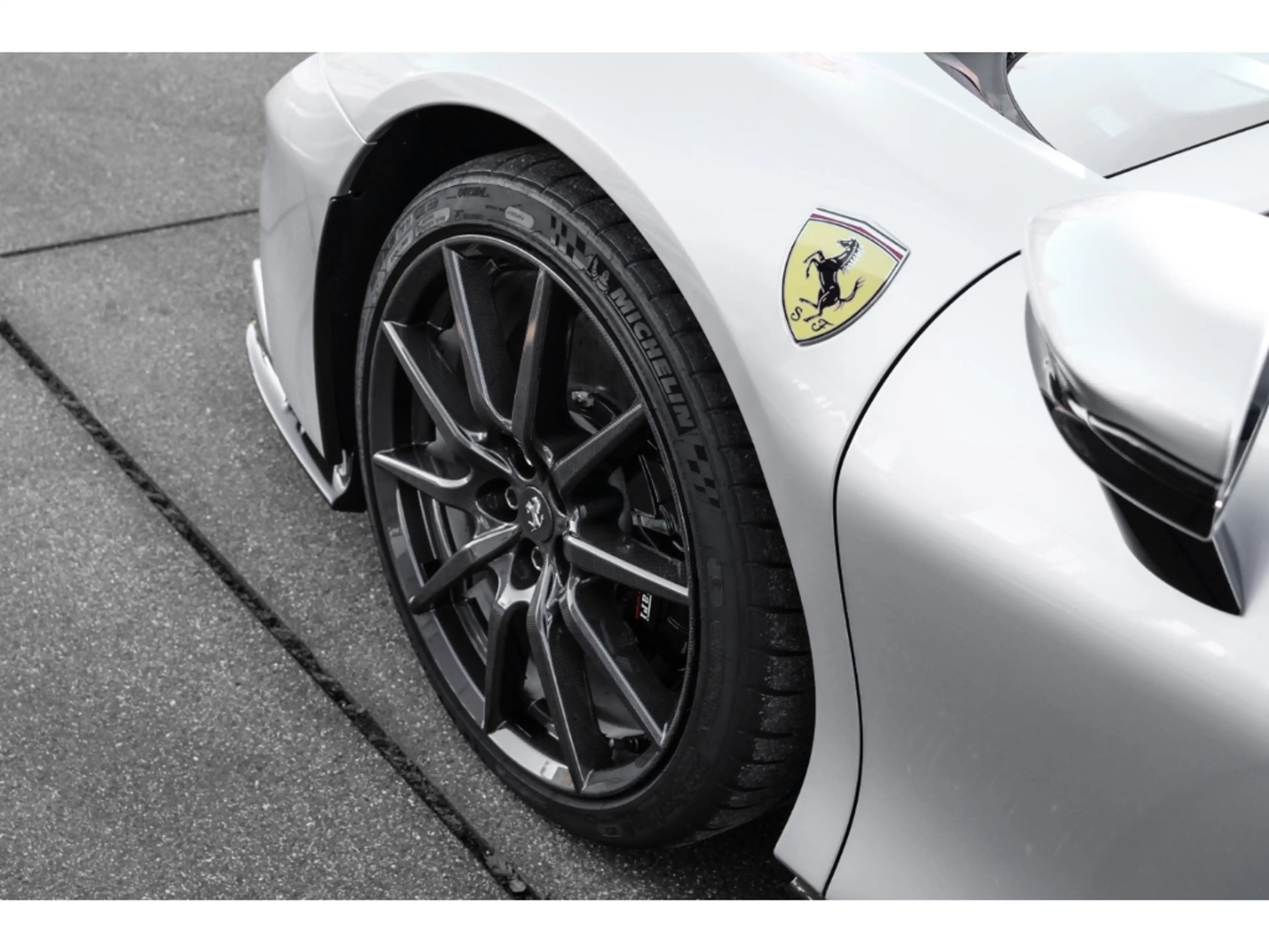Ferrari SF90 Stradale *Carbon-Felge*Racingsitze*Assetto-Fiorano* — photo 10