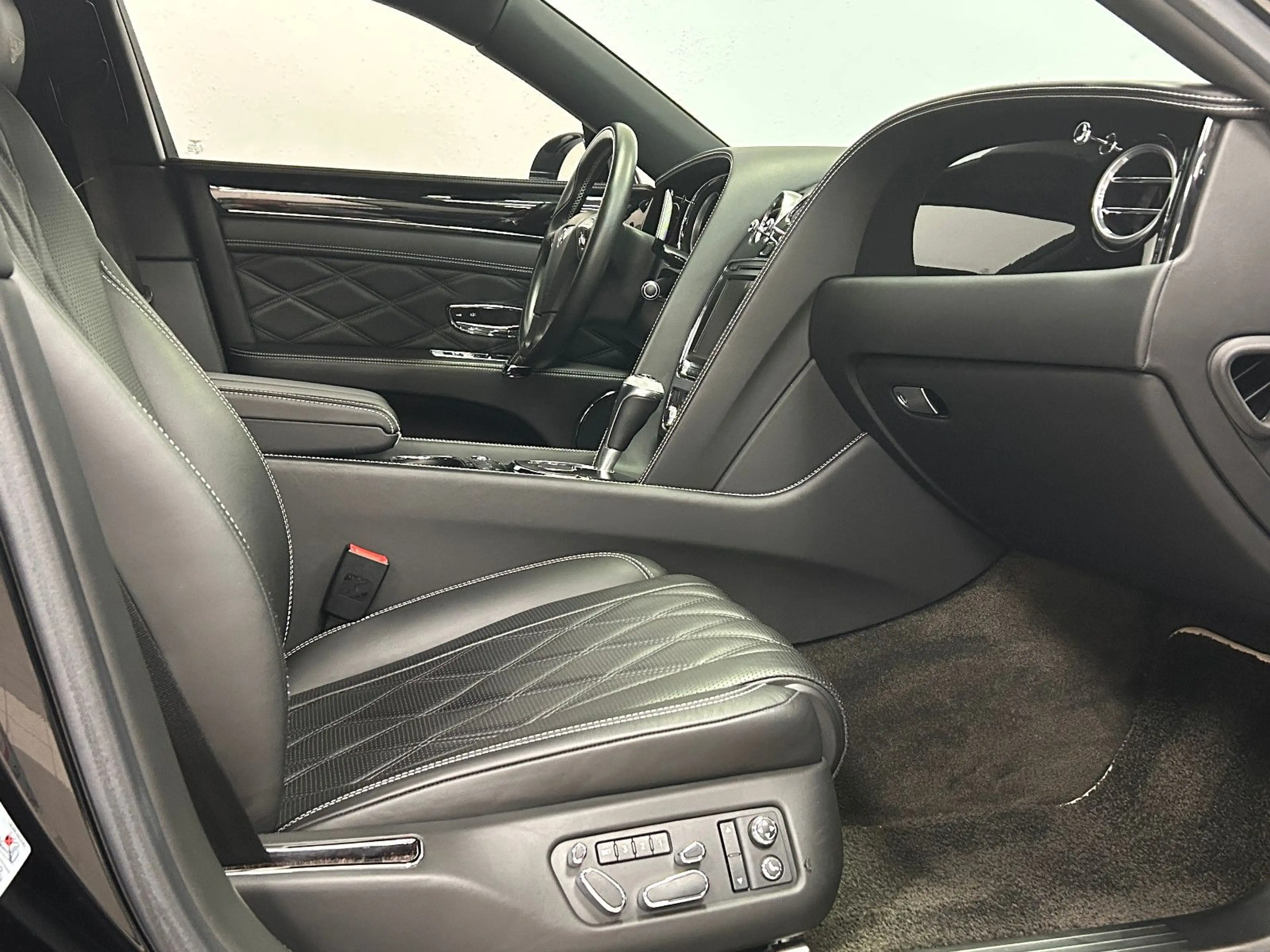Bentley Flying Spur 4.0 V8 | Deutsches Fzg. - All Black! — photo 16