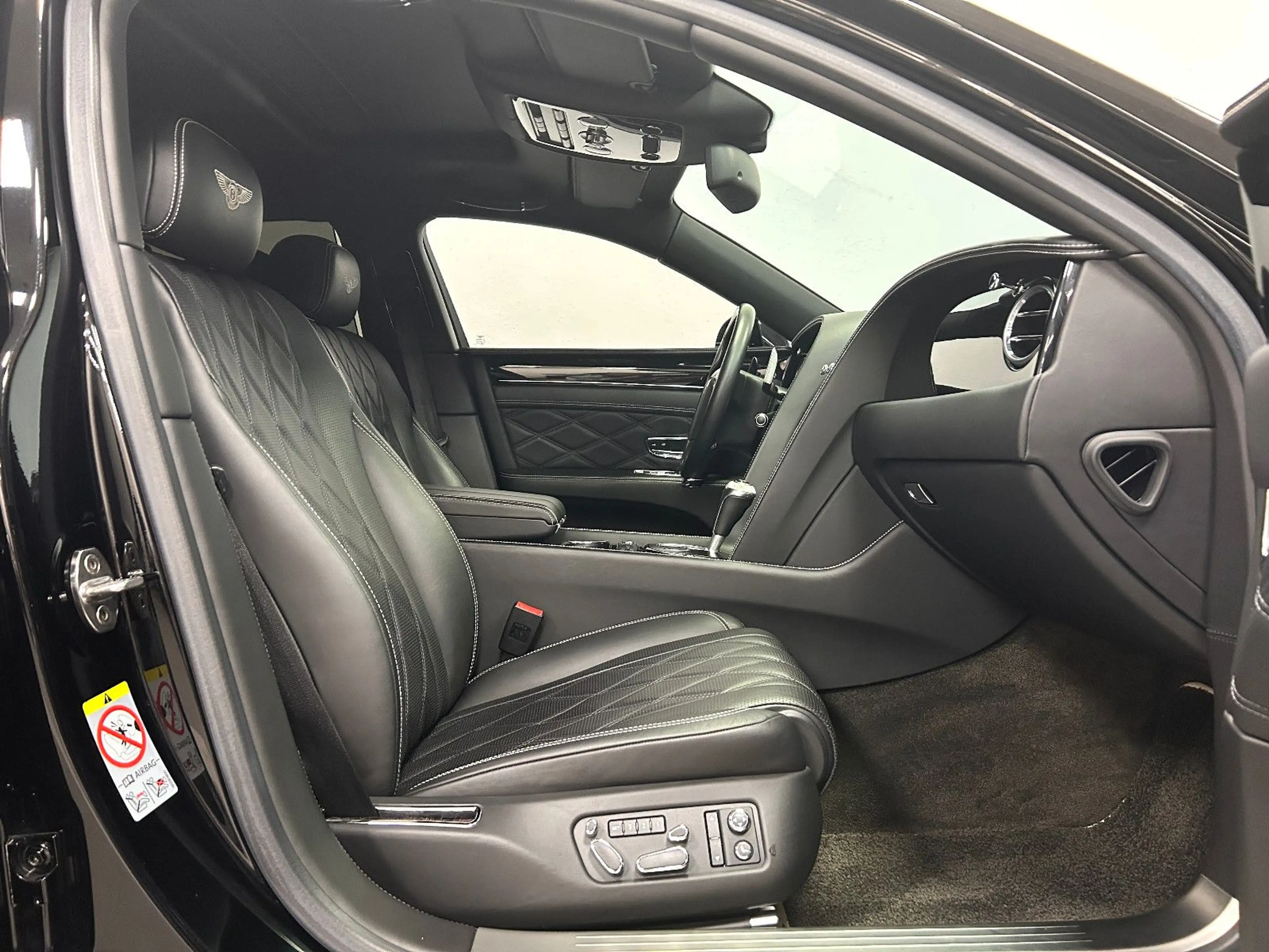Bentley Flying Spur 4.0 V8 | Deutsches Fzg. - All Black! — photo 17
