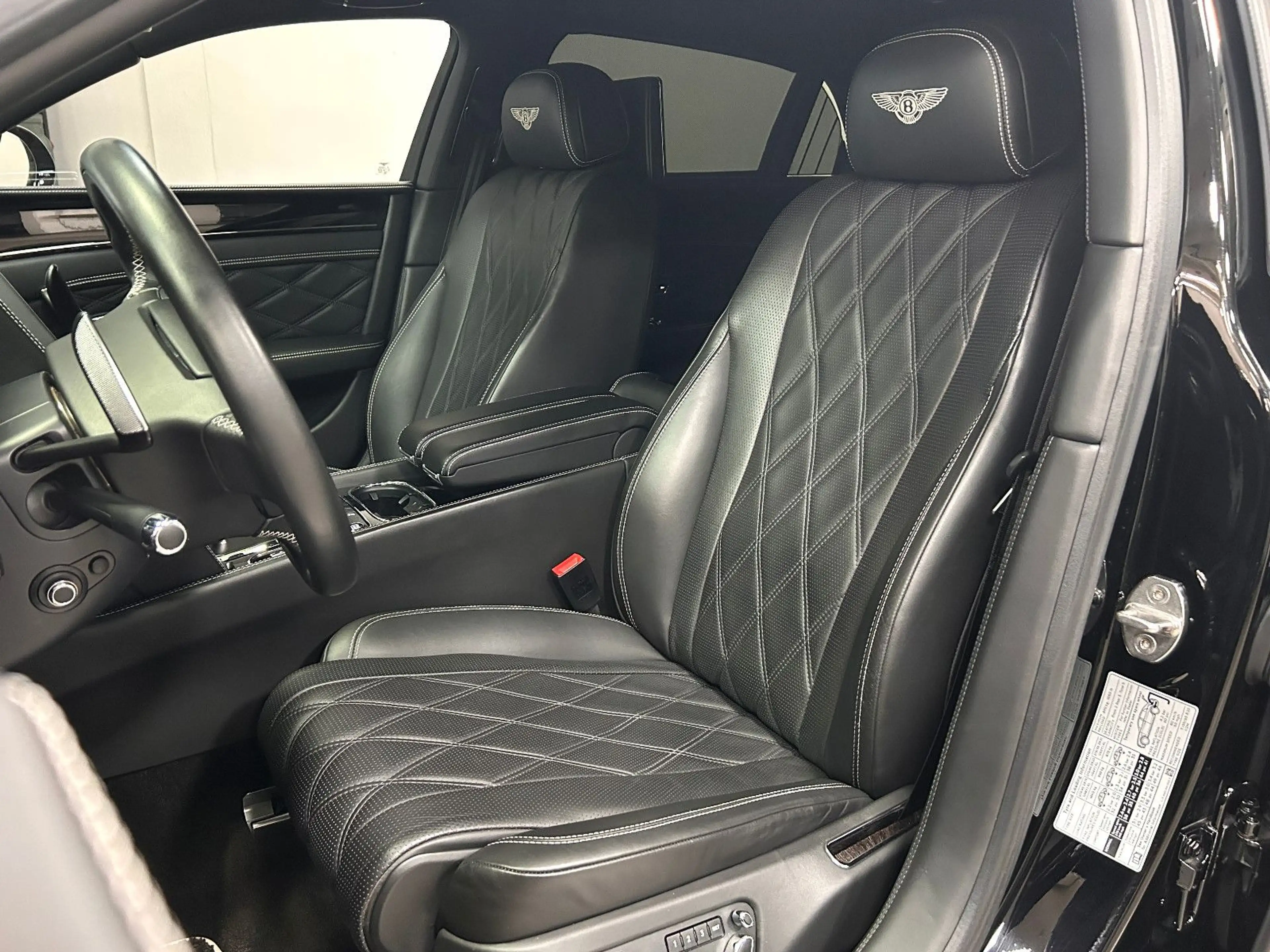 Bentley Flying Spur 4.0 V8 | Deutsches Fzg. - All Black! — photo 11