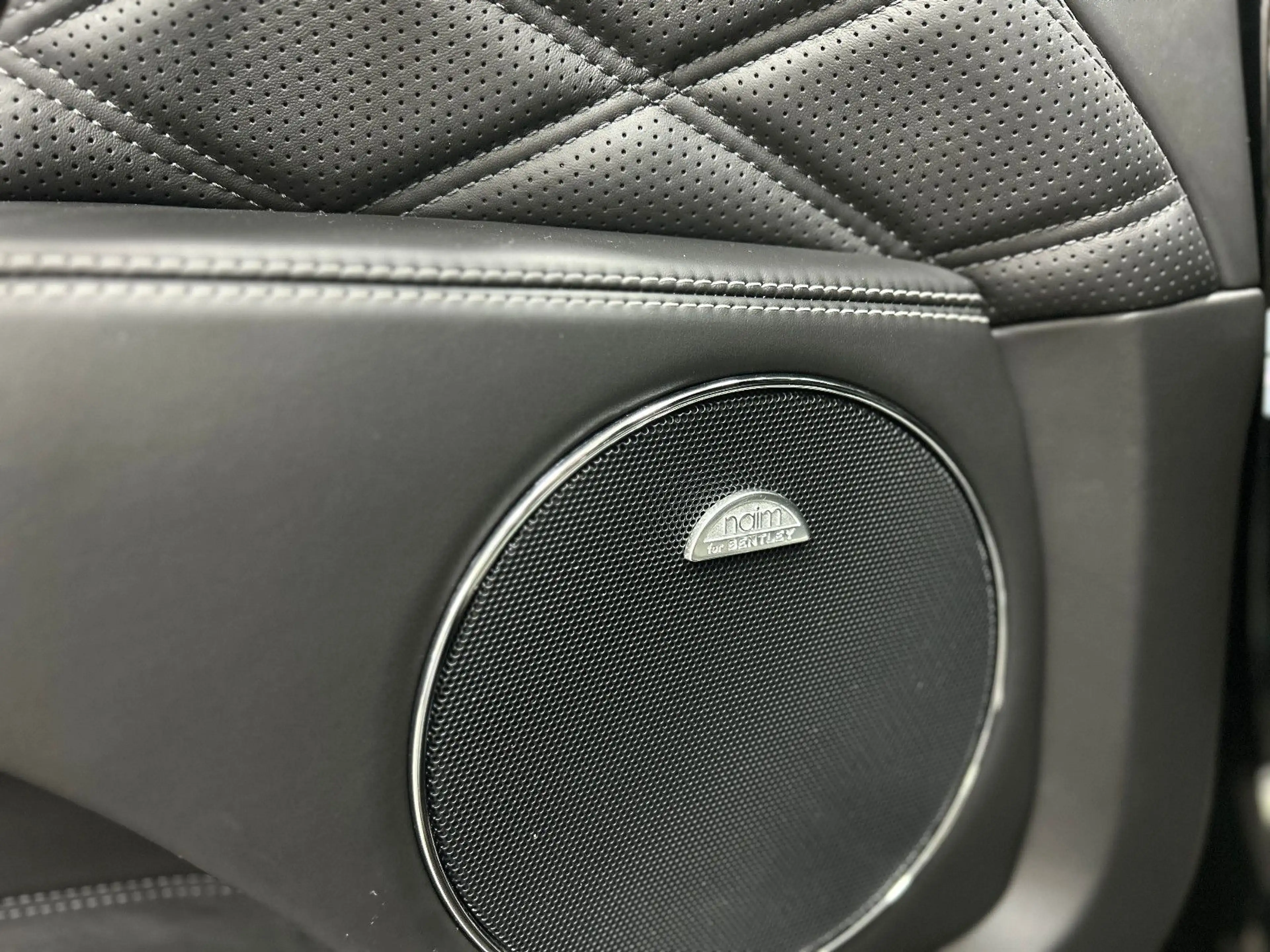 Bentley Flying Spur 4.0 V8 | Deutsches Fzg. - All Black! — photo 29