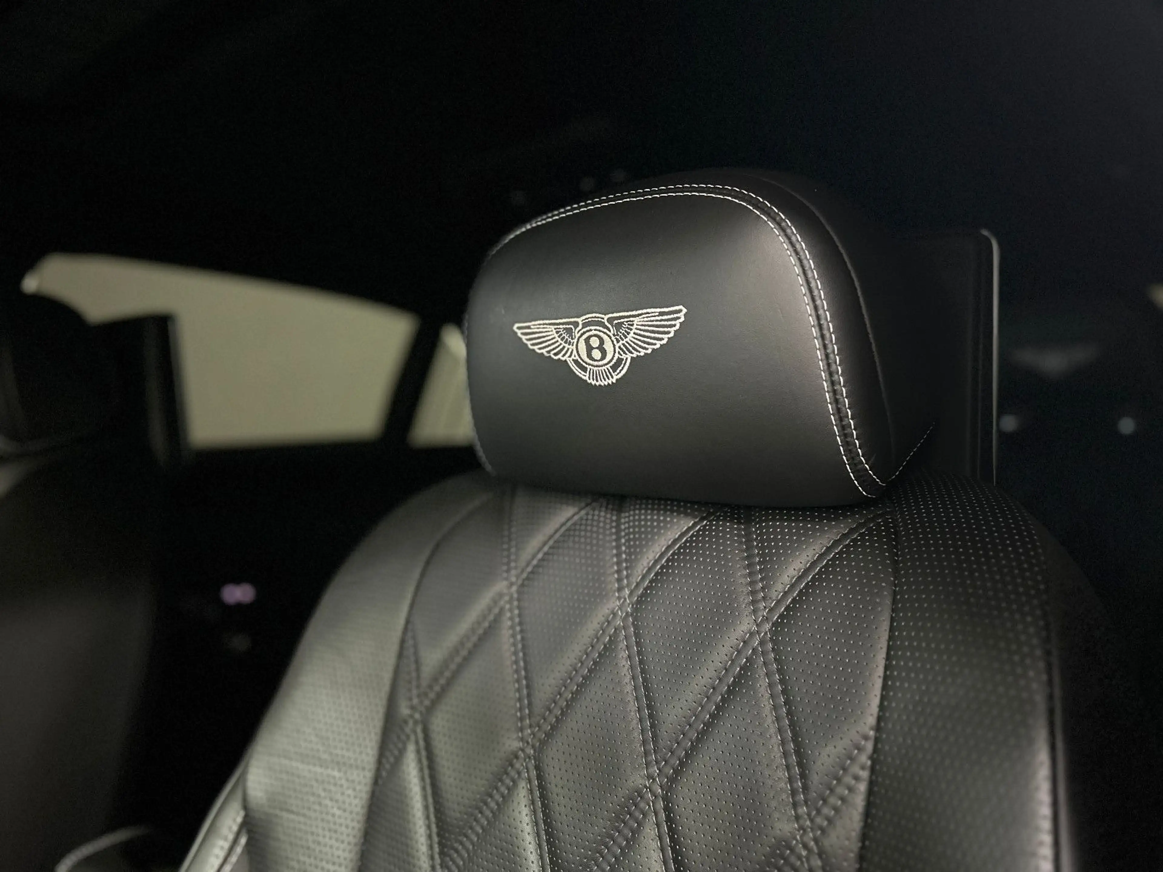 Bentley Flying Spur 4.0 V8 | Deutsches Fzg. - All Black! — photo 25